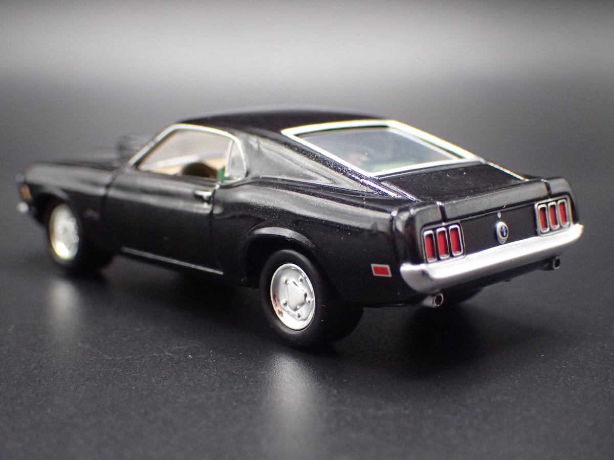 1970 70 FORD MUSTANG MACH 1  1:64 SCALE COLLECTIBLE DIORAMA DIECAST MODEL CAR