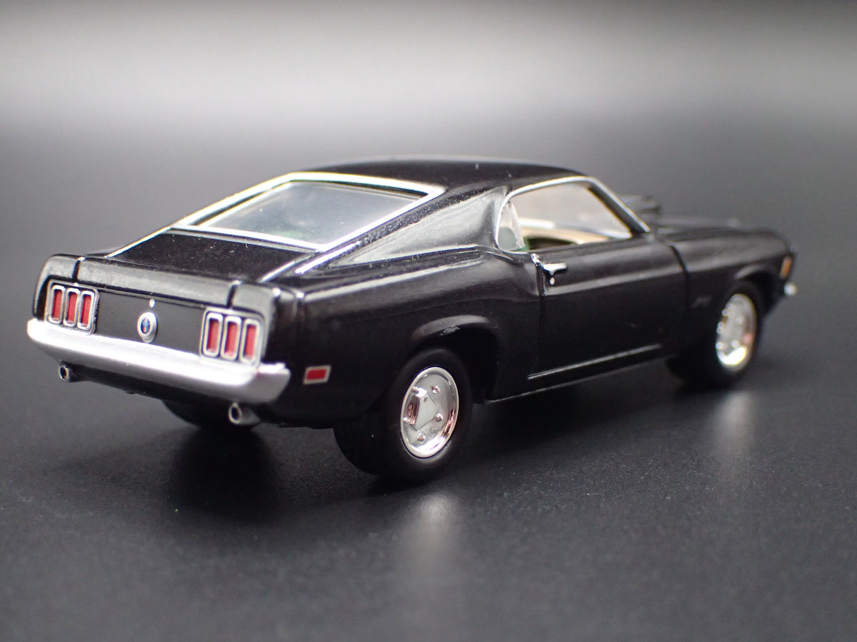 1970 70 FORD MUSTANG MACH 1  1:64 SCALE COLLECTIBLE DIORAMA DIECAST MODEL CAR