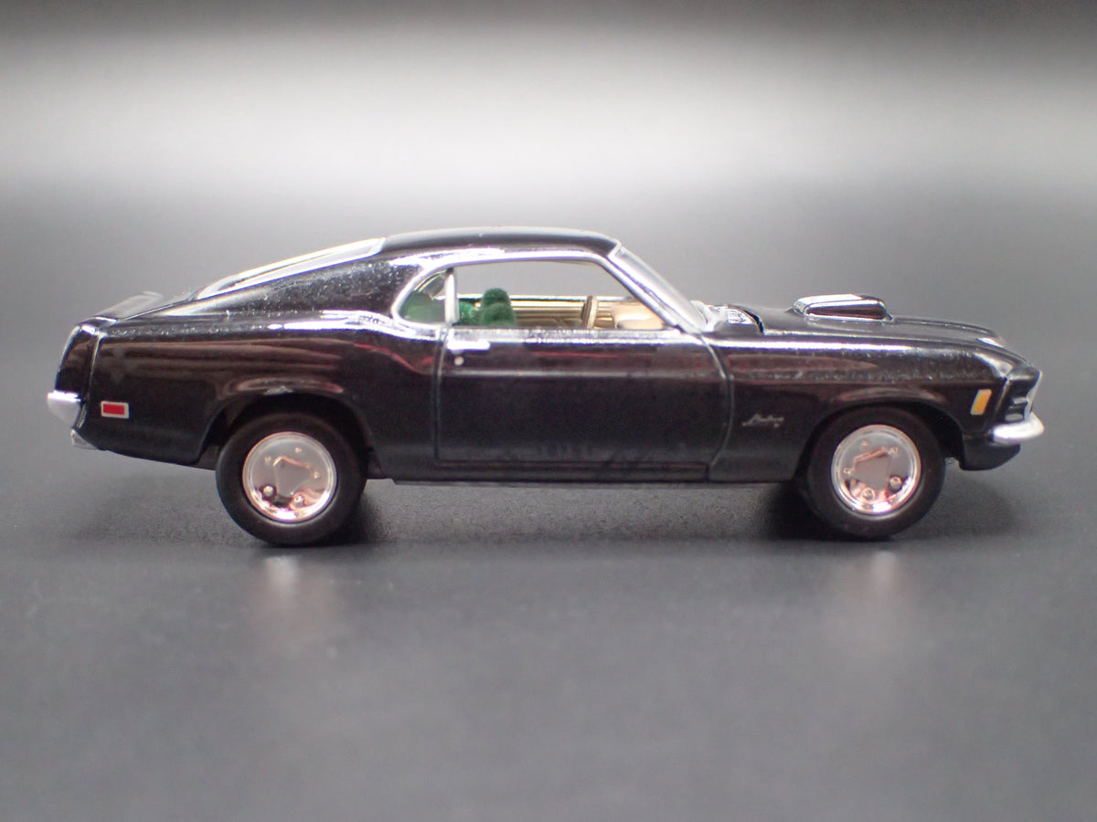 1970 70 FORD MUSTANG MACH 1  1:64 SCALE COLLECTIBLE DIORAMA DIECAST MODEL CAR