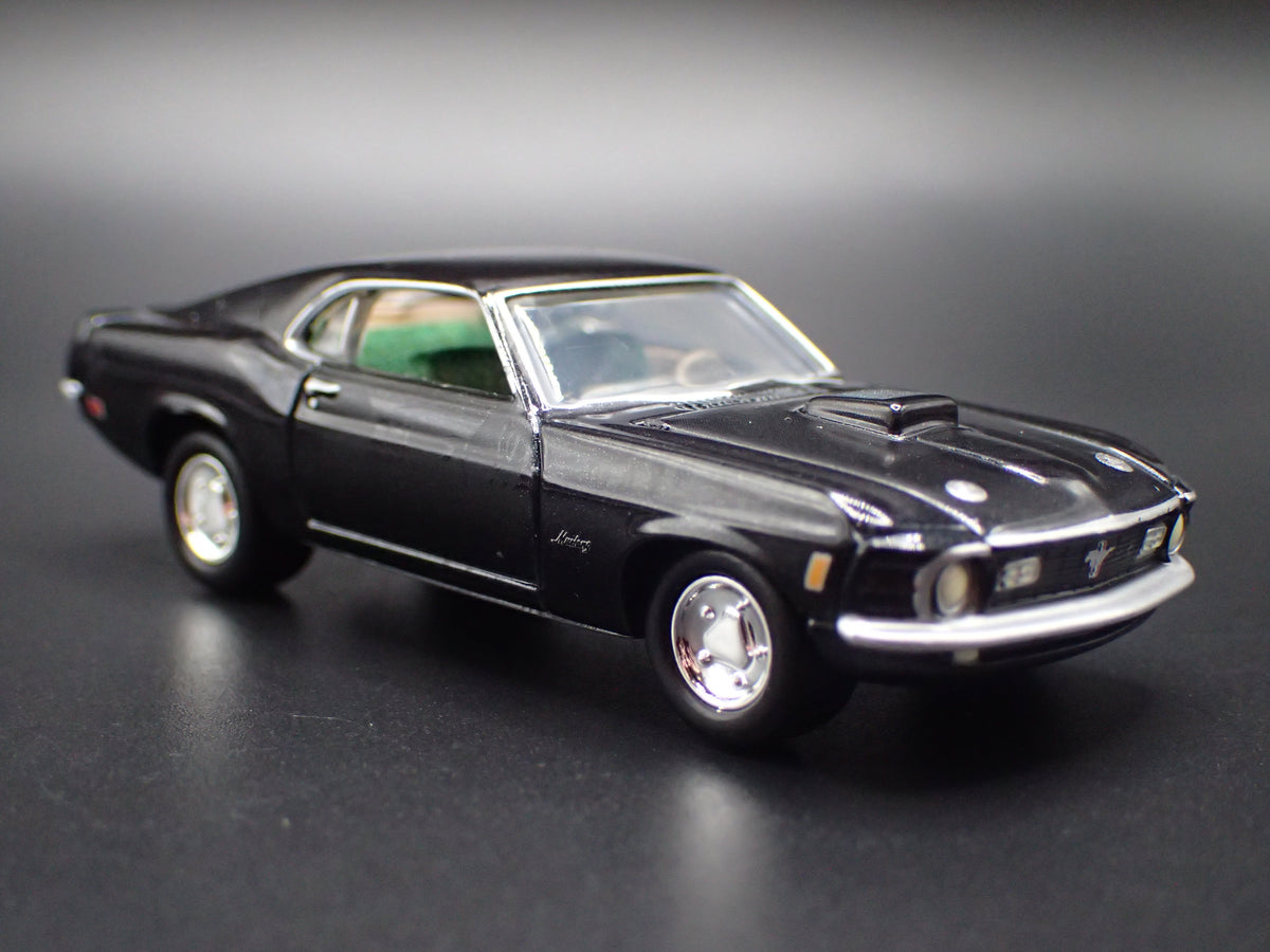1970 70 FORD MUSTANG MACH 1  1:64 SCALE COLLECTIBLE DIORAMA DIECAST MODEL CAR