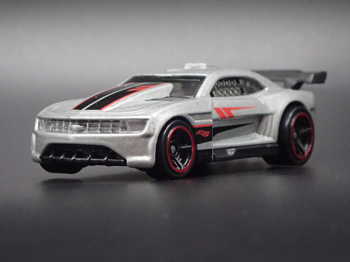 2010-2015 CHEVY CHEVROLET CAMARO SILVER 1:64 SCALE DIORAMA DIECAST MODEL CAR