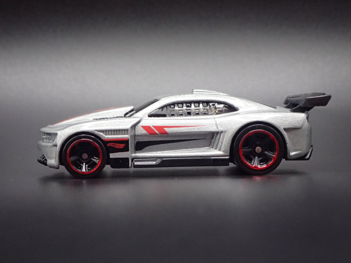 2010-2015 CHEVY CHEVROLET CAMARO SILVER 1:64 SCALE DIORAMA DIECAST MODEL CAR