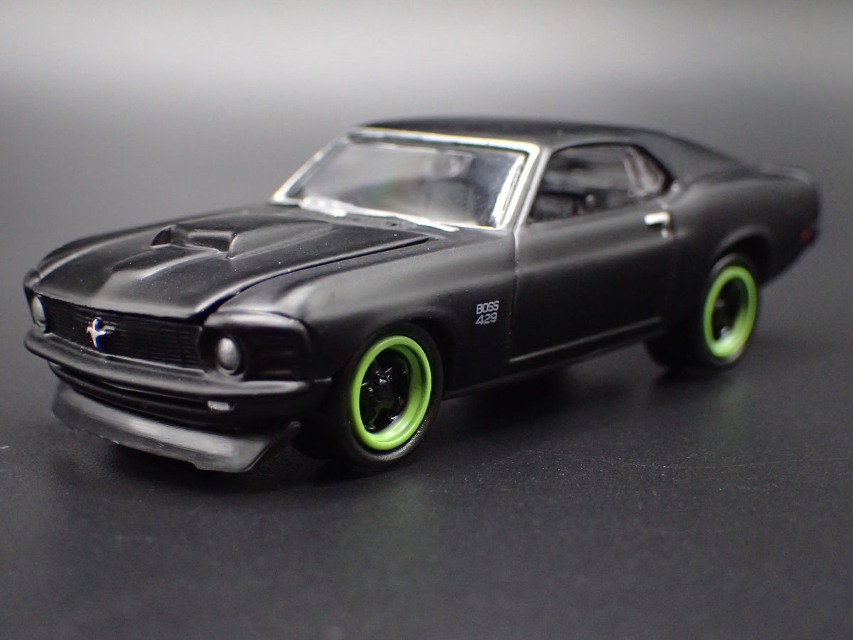 1970 70 FORD MUSTANG BOSS 429 FASTBACK BLACK 1:64 SCALE DIORAMA DIECAST MODEL CAR