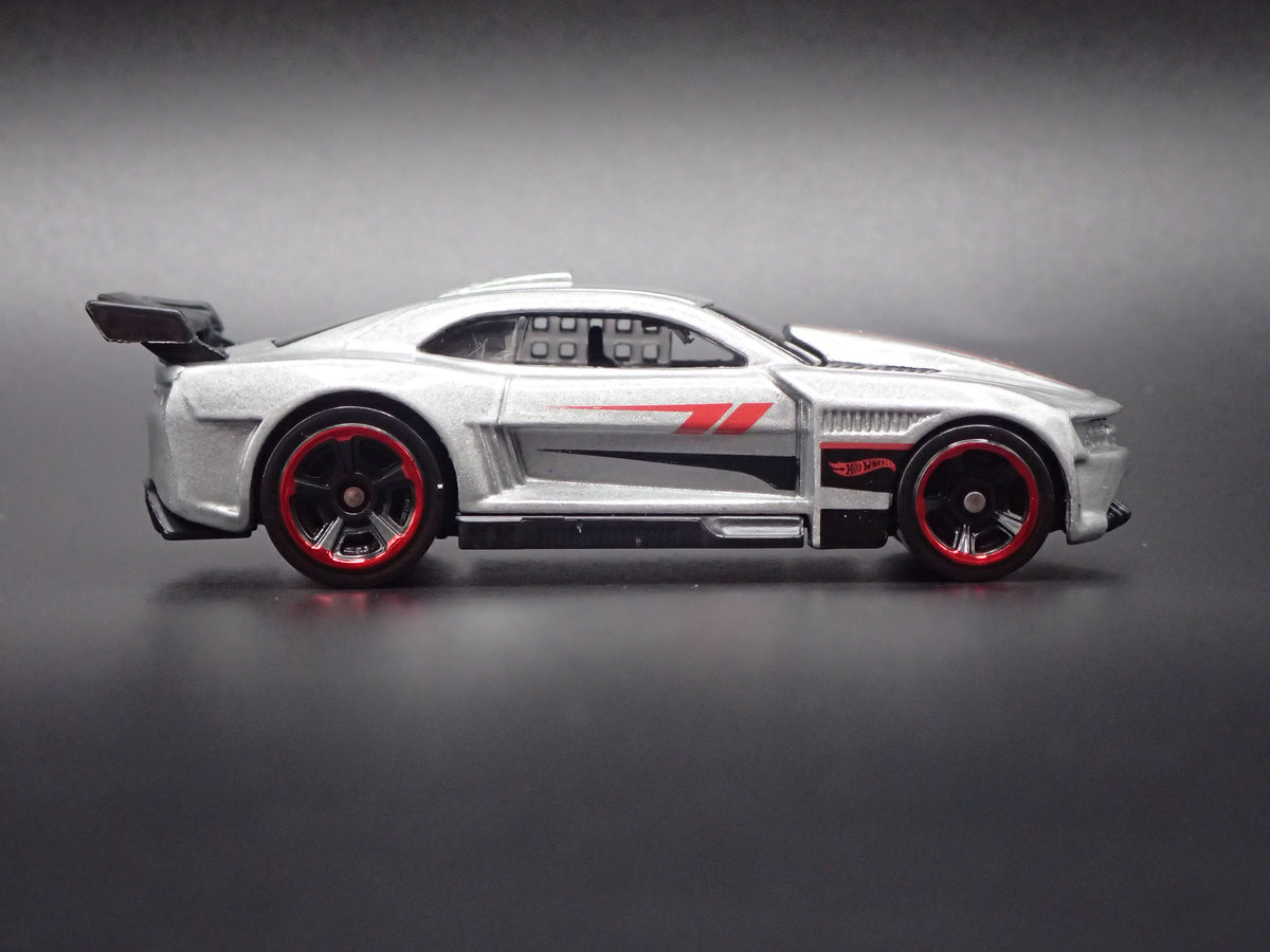 2010-2015 CHEVY CHEVROLET CAMARO SILVER 1:64 SCALE DIORAMA DIECAST MODEL CAR