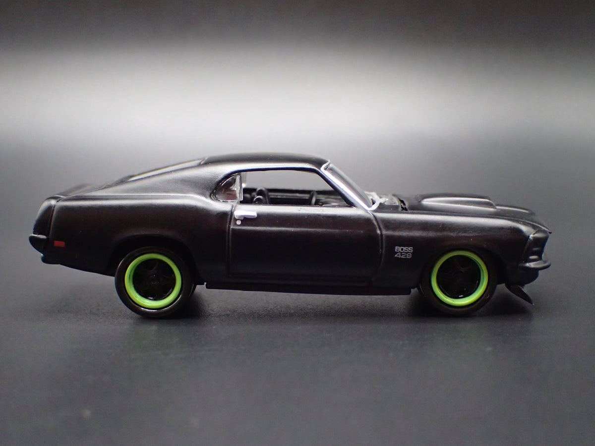1970 70 FORD MUSTANG BOSS 429 FASTBACK BLACK 1:64 SCALE DIORAMA DIECAST MODEL CAR