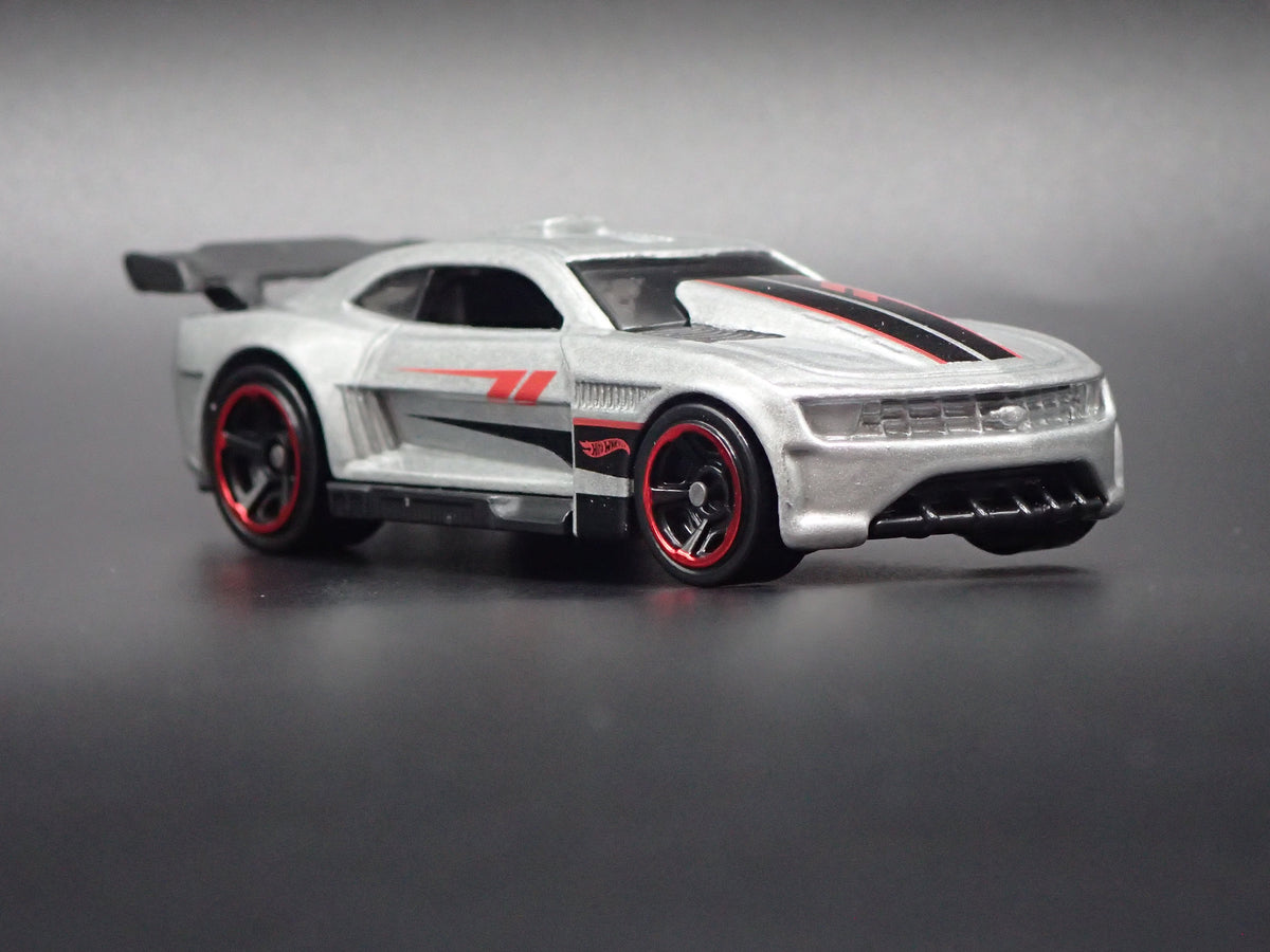 2010-2015 CHEVY CHEVROLET CAMARO SILVER 1:64 SCALE DIORAMA DIECAST MODEL CAR
