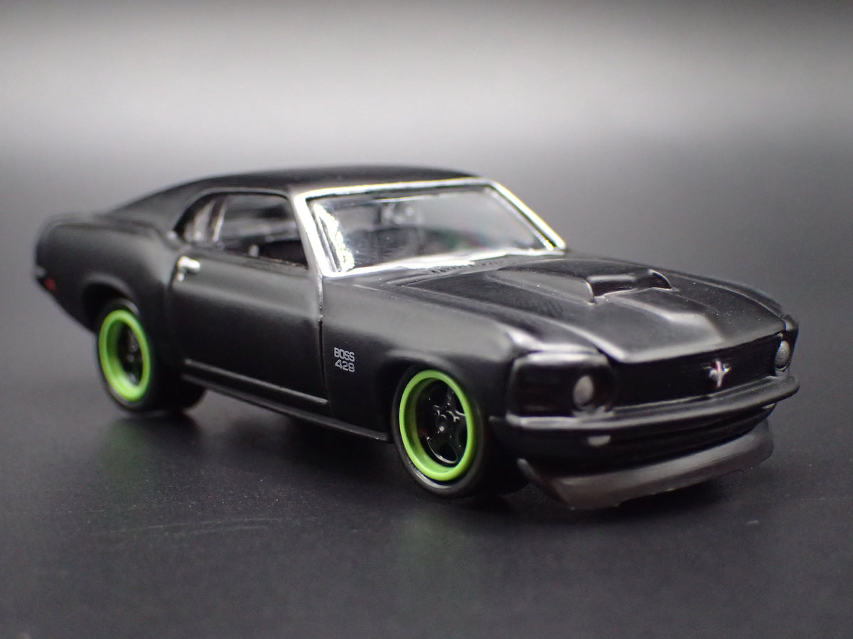 1970 70 FORD MUSTANG BOSS 429 FASTBACK BLACK 1:64 SCALE DIORAMA DIECAST MODEL CAR