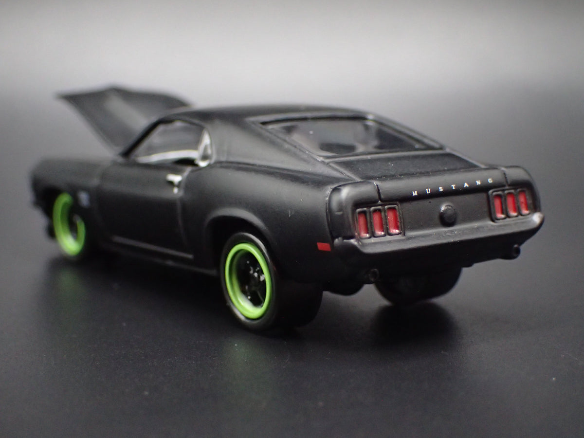 1970 70 FORD MUSTANG BOSS 429 FASTBACK BLACK 1:64 SCALE DIORAMA DIECAST MODEL CAR