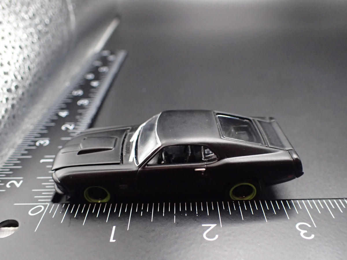 1970 70 FORD MUSTANG BOSS 429 FASTBACK BLACK 1:64 SCALE DIORAMA DIECAST MODEL CAR