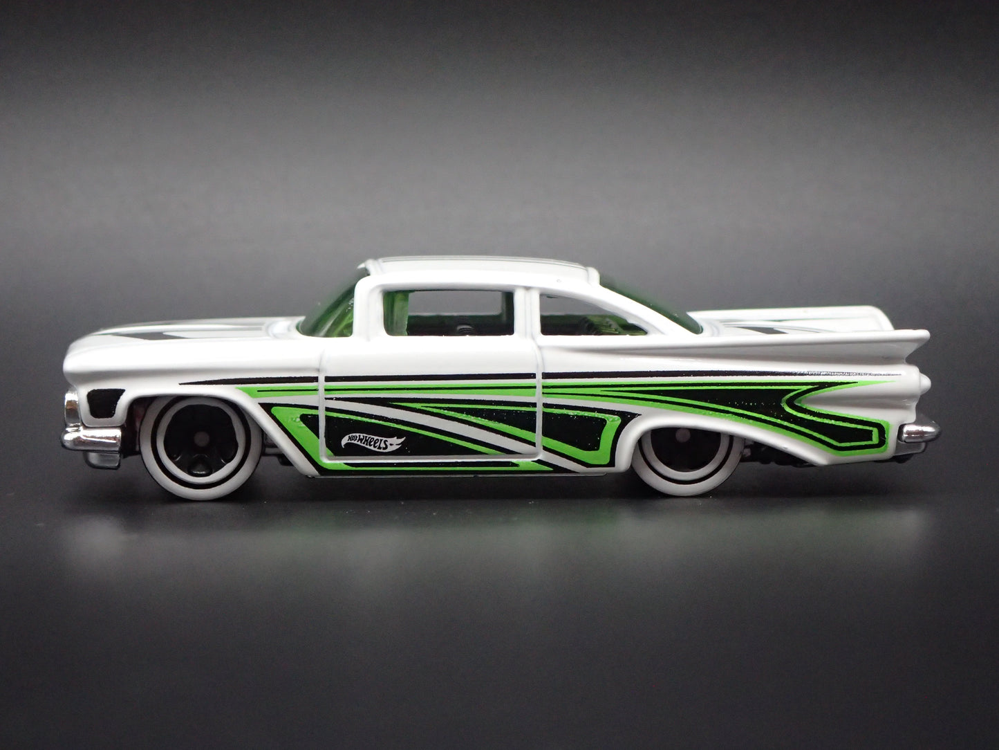 1959 59 CHEVY CHEVROLET IMPALA 1:64 SCALE COLLECTIBLE DIORAMA DIECAST MODEL CAR
