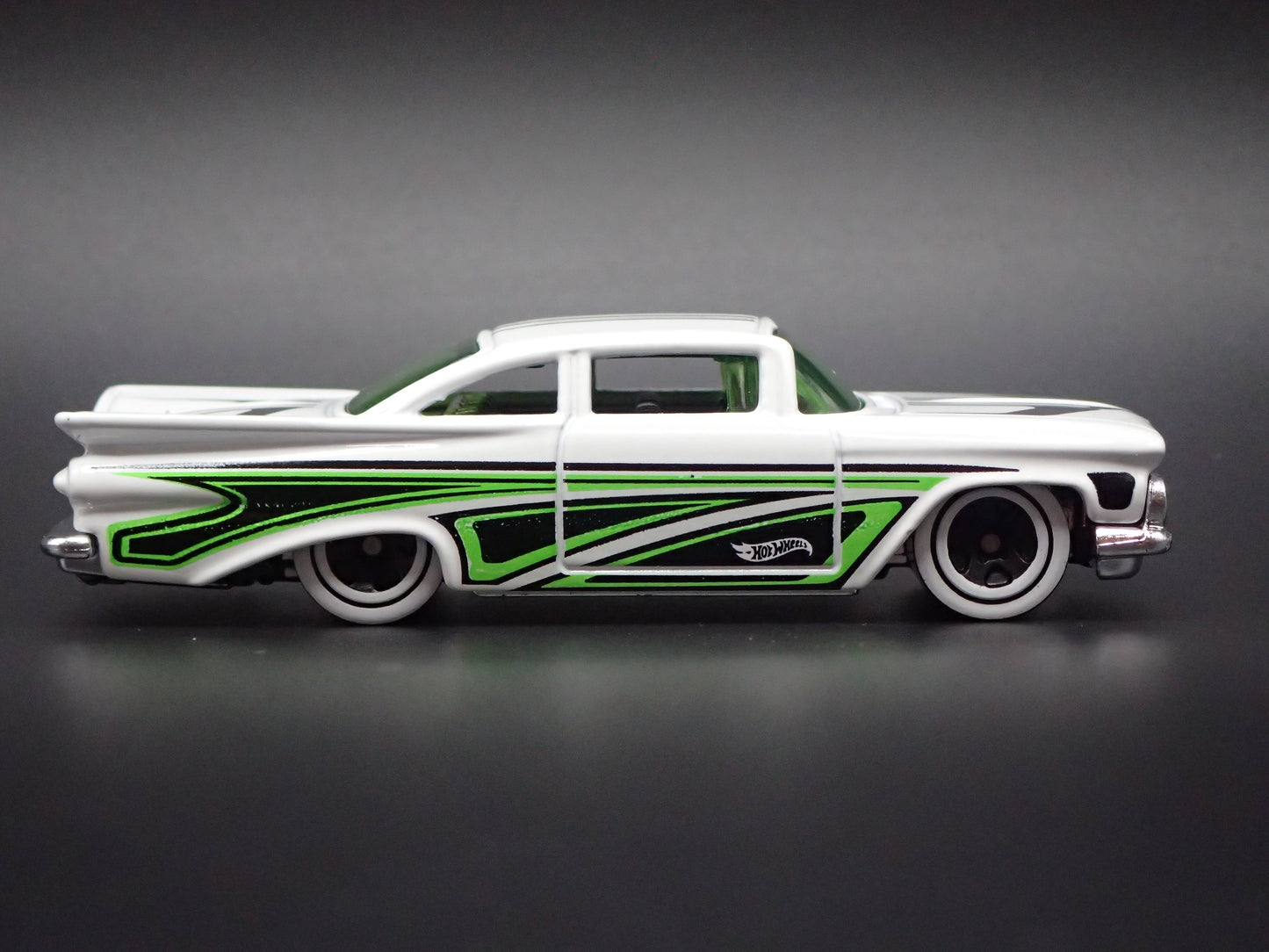 1959 59 CHEVY CHEVROLET IMPALA 1:64 SCALE COLLECTIBLE DIORAMA DIECAST MODEL CAR