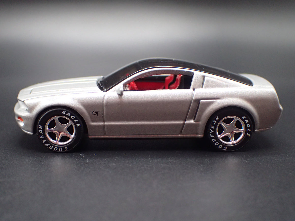 2004 04 FORD MUSTANG GT CONCEPT SILVER 1:64 SCALE COLLECTIBLE DIECAST MODEL CAR