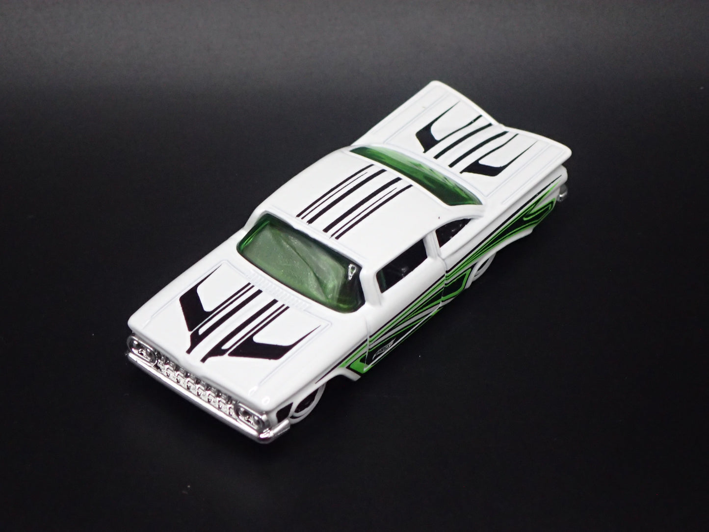 1959 59 CHEVY CHEVROLET IMPALA 1:64 SCALE COLLECTIBLE DIORAMA DIECAST MODEL CAR