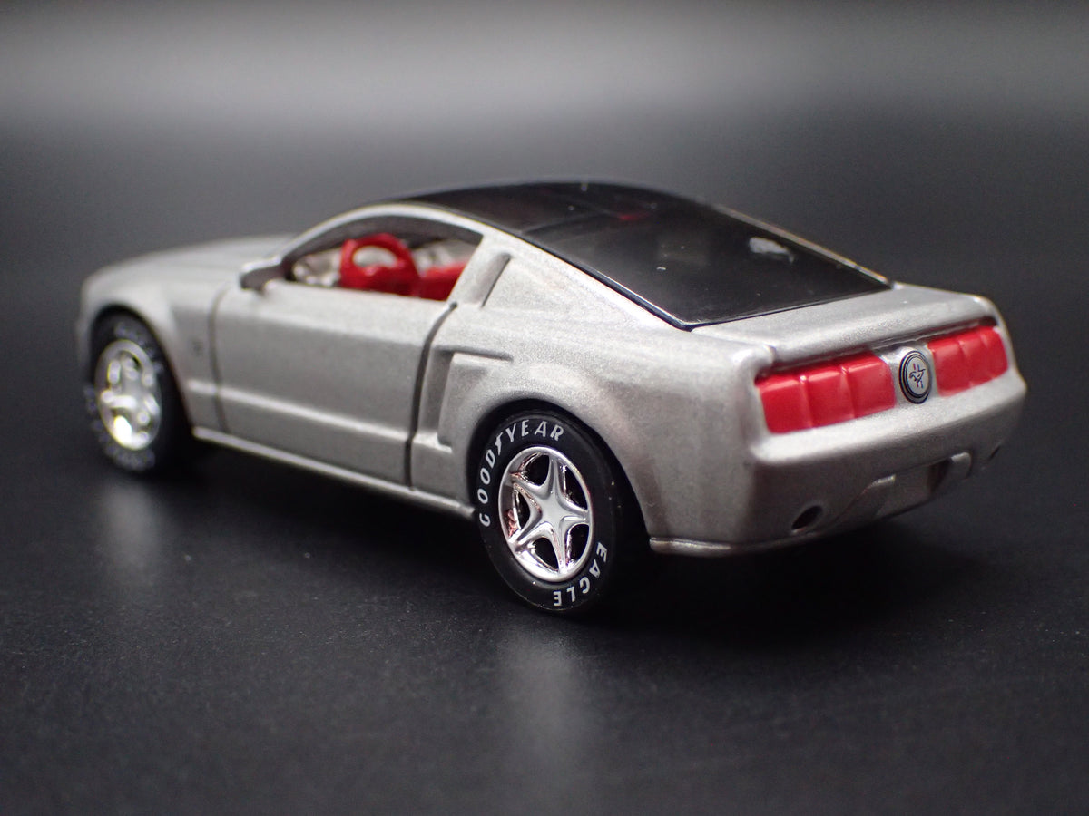 2004 04 FORD MUSTANG GT CONCEPT SILVER 1:64 SCALE COLLECTIBLE DIECAST MODEL CAR