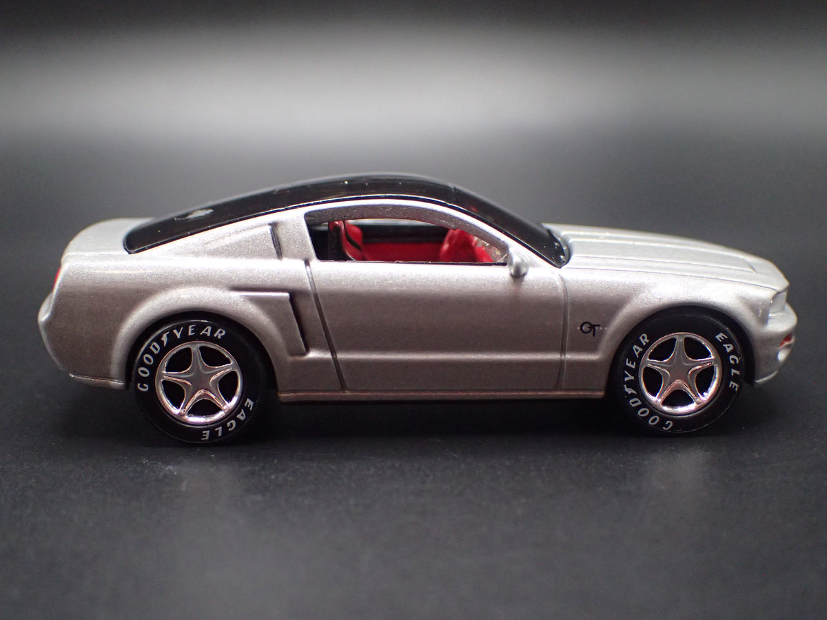 2004 04 FORD MUSTANG GT CONCEPT SILVER 1:64 SCALE COLLECTIBLE DIECAST MODEL CAR