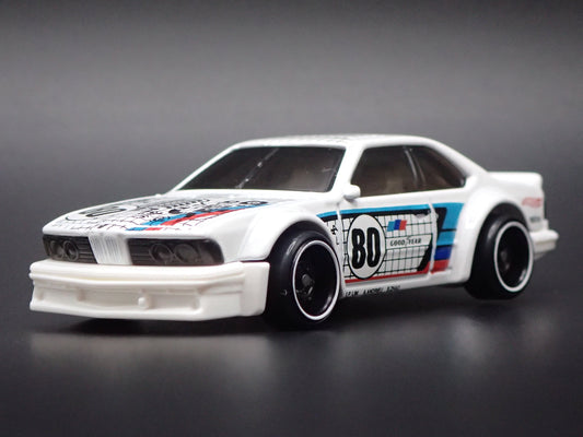 1985-1989 BMW 635 CSI WHITE 1:64 SCALE COLLECTIBLE DIORAMA DIECAST MODEL CAR