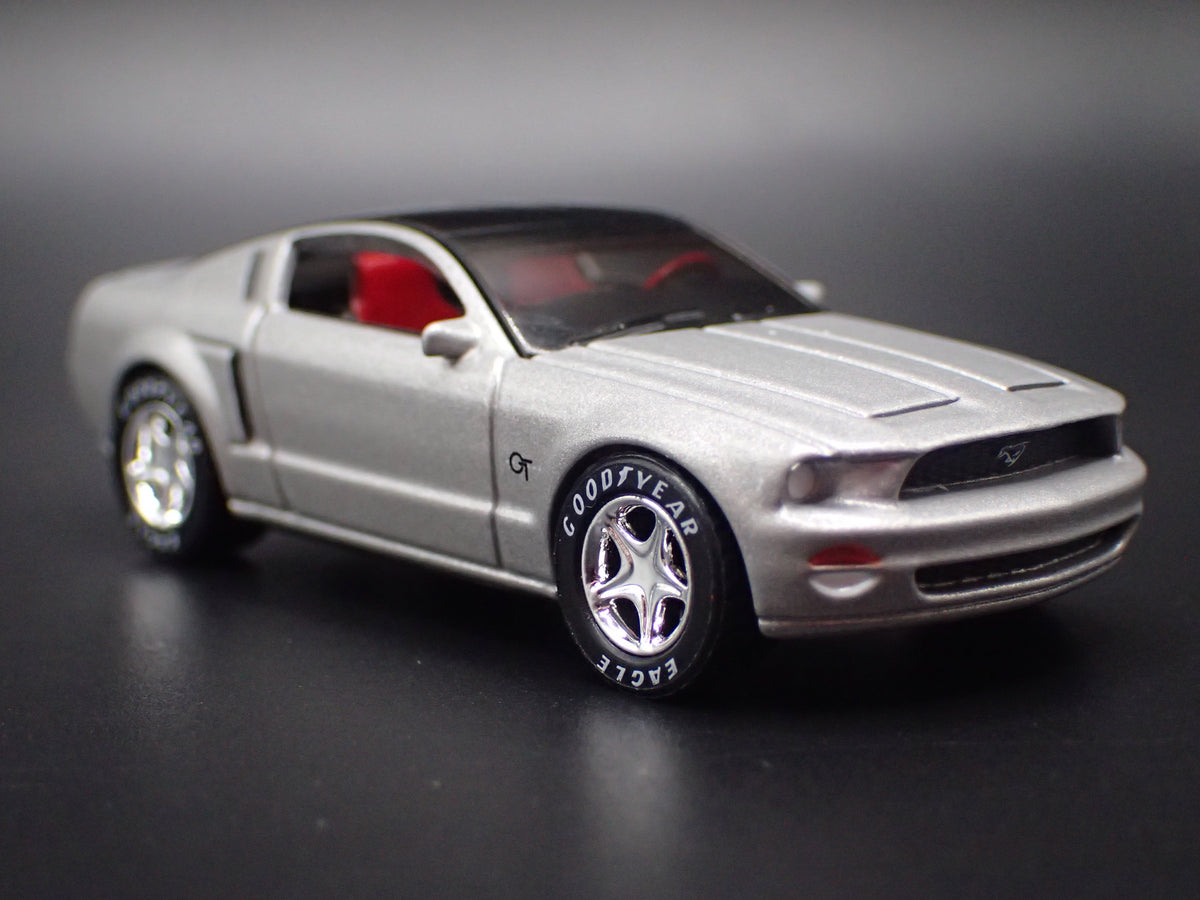 2004 04 FORD MUSTANG GT CONCEPT SILVER 1:64 SCALE COLLECTIBLE DIECAST MODEL CAR
