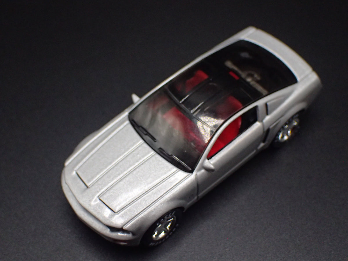 2004 04 FORD MUSTANG GT CONCEPT SILVER 1:64 SCALE COLLECTIBLE DIECAST MODEL CAR