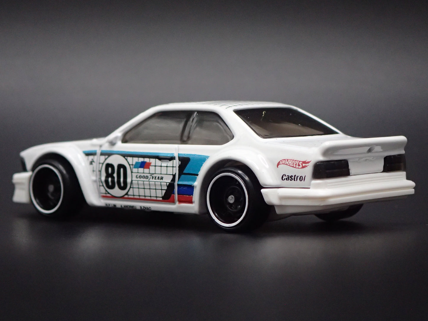 1985-1989 BMW 635 CSI WHITE 1:64 SCALE COLLECTIBLE DIORAMA DIECAST MODEL CAR