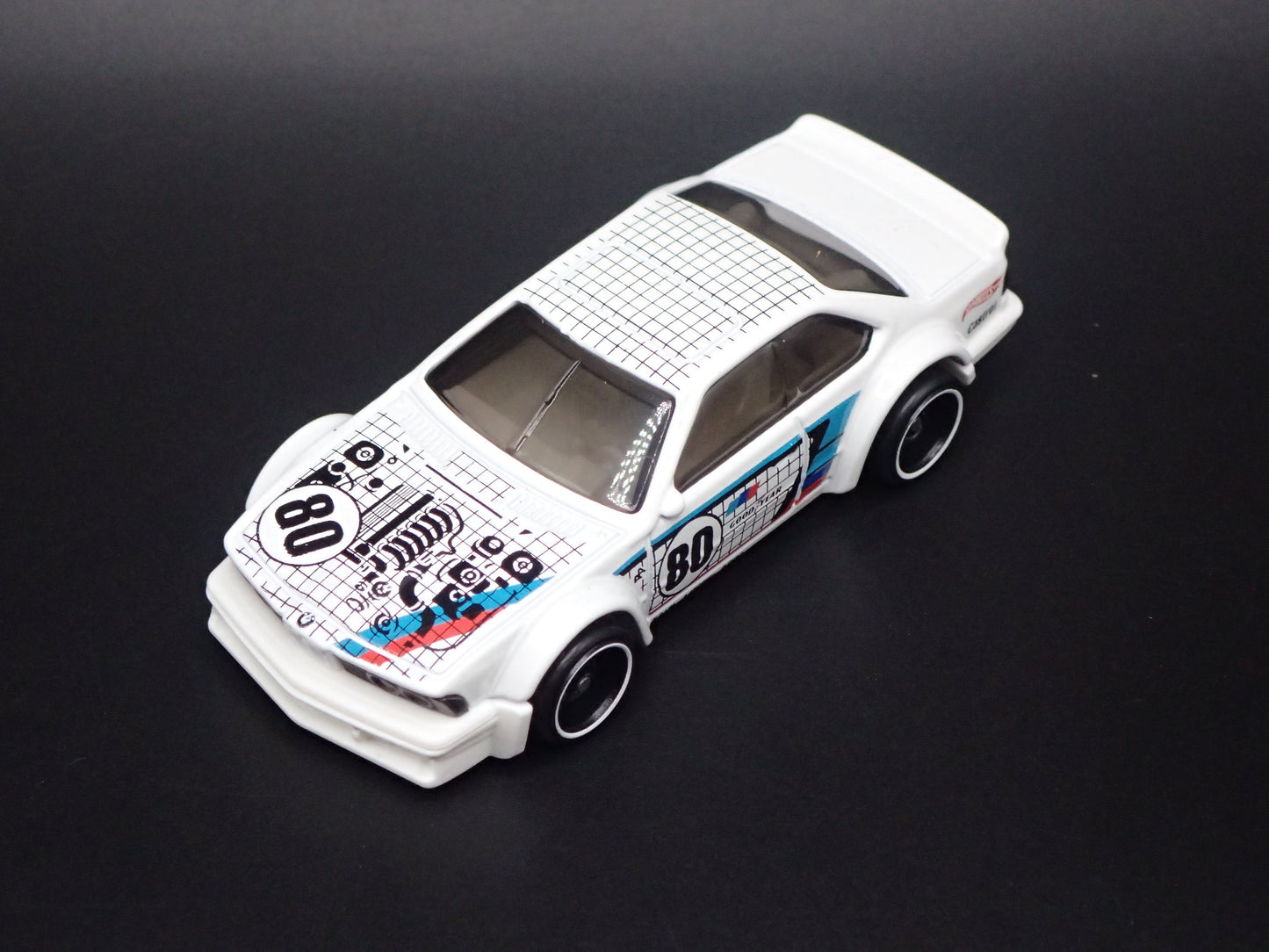 1985-1989 BMW 635 CSI WHITE 1:64 SCALE COLLECTIBLE DIORAMA DIECAST MODEL CAR