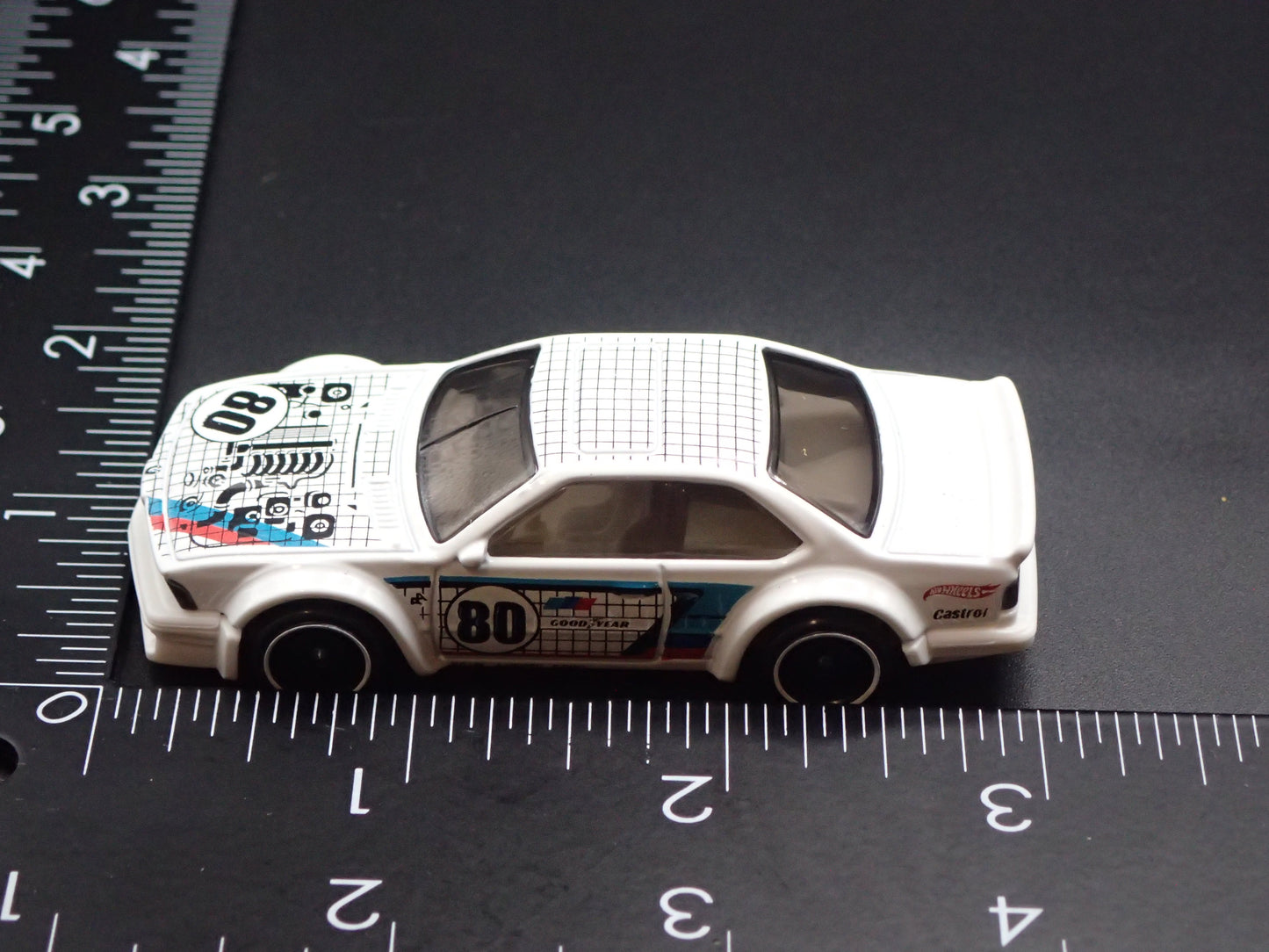 1985-1989 BMW 635 CSI WHITE 1:64 SCALE COLLECTIBLE DIORAMA DIECAST MODEL CAR