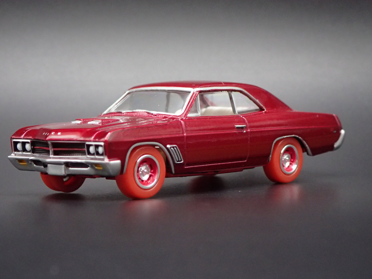 1967 67 BUICK GS 400 ULTRA RED CHASE 1:64 SCALE DIORAMA DIECAST MODEL CAR