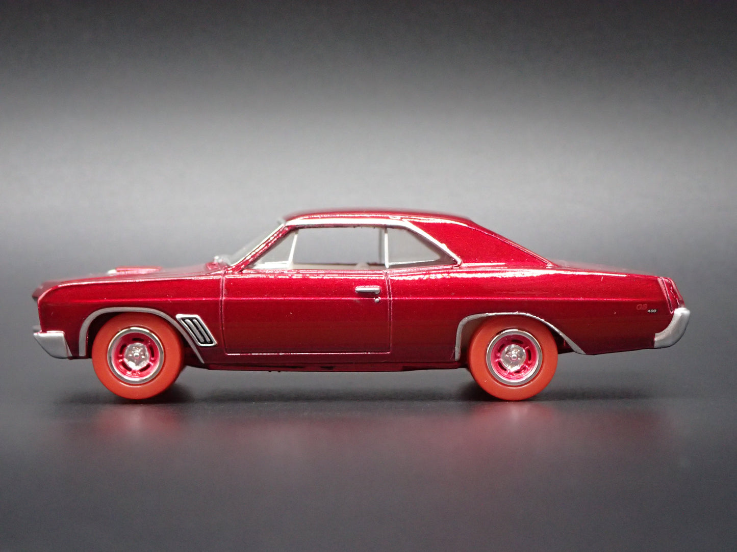 1967 67 BUICK GS 400 ULTRA RED CHASE 1:64 SCALE DIORAMA DIECAST MODEL CAR