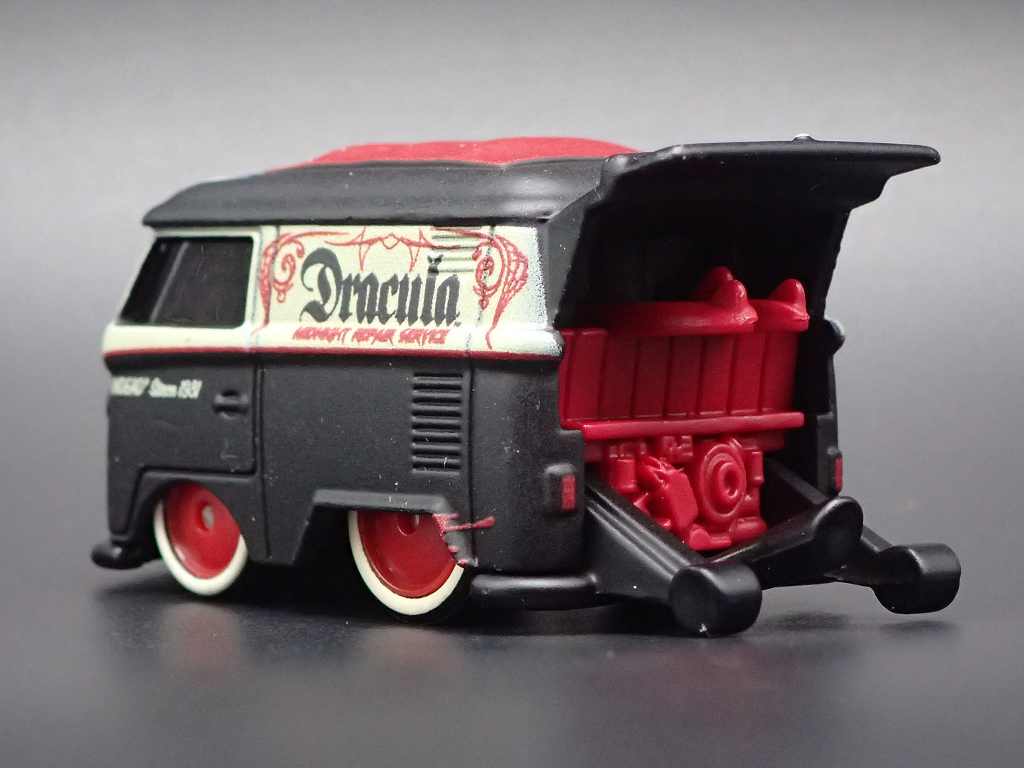 VW VOLKSWAGEN KOOL KOMBI BUS VAN DRAGULA 1:64 COLLECTIBLE DIORAMA DIECAST MODEL CAR