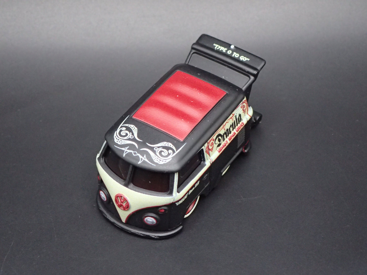 VW VOLKSWAGEN KOOL KOMBI BUS VAN DRAGULA 1:64 COLLECTIBLE DIORAMA DIECAST MODEL CAR