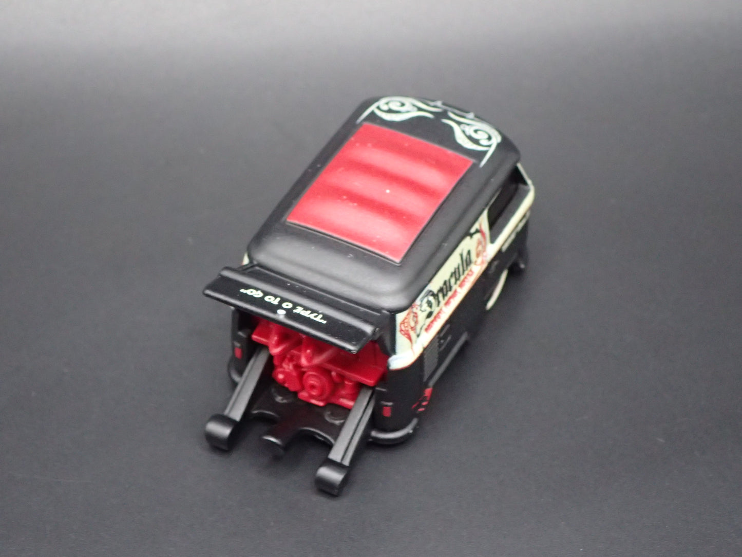 VW VOLKSWAGEN KOOL KOMBI BUS VAN DRAGULA 1:64 COLLECTIBLE DIORAMA DIECAST MODEL CAR