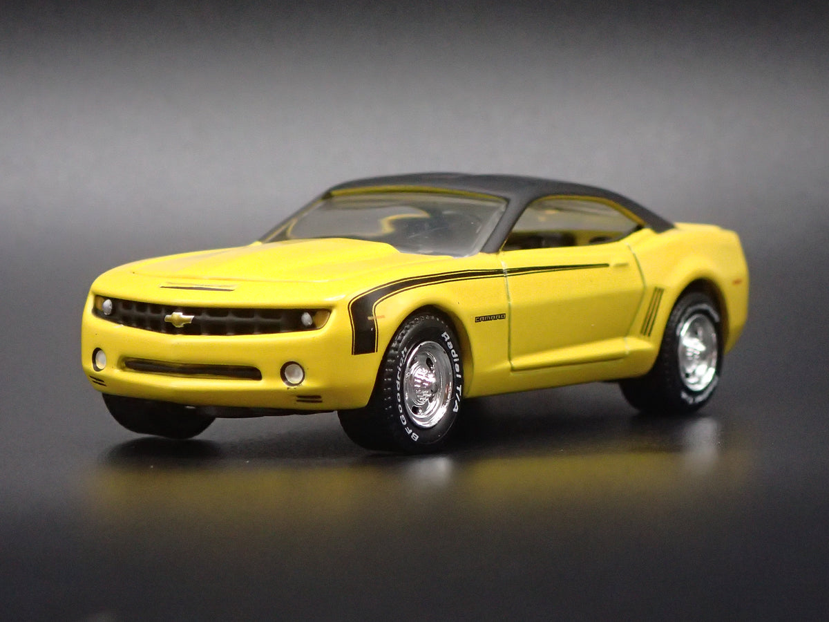 2010-2015 CHEVY CHEVROLET CAMARO YELLOW 1:64 SCALE DIORAMA DIECAST MODEL CAR