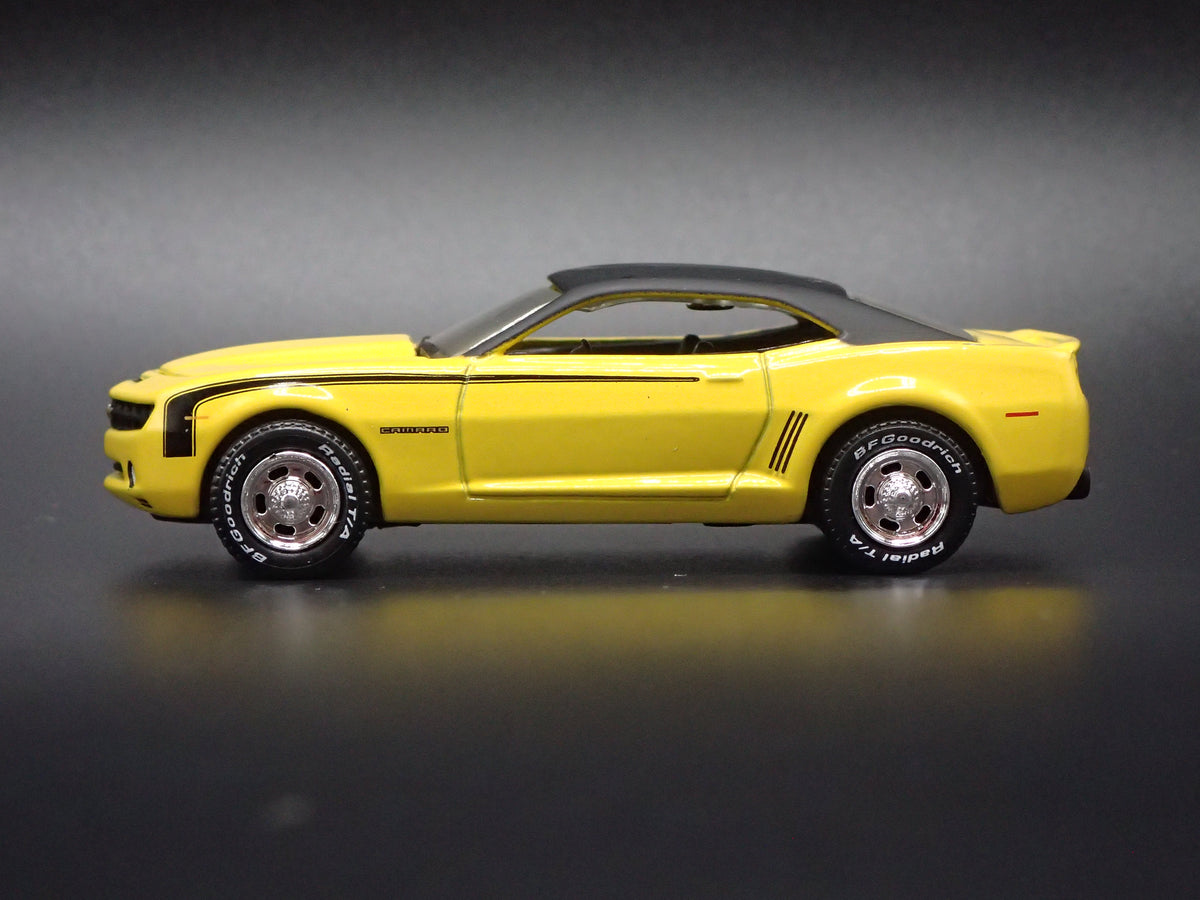 2010-2015 CHEVY CHEVROLET CAMARO YELLOW 1:64 SCALE DIORAMA DIECAST MODEL CAR