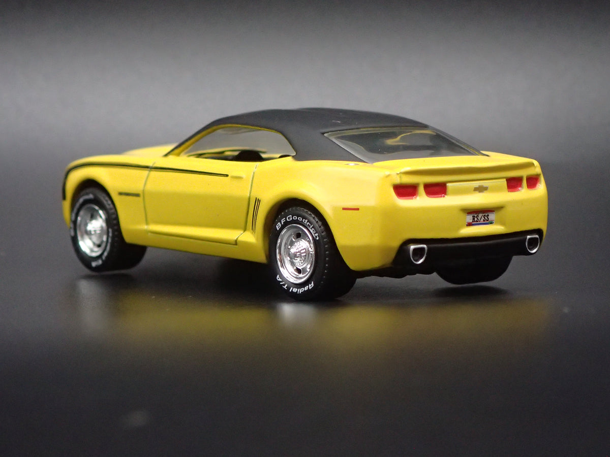 2010-2015 CHEVY CHEVROLET CAMARO YELLOW 1:64 SCALE DIORAMA DIECAST MODEL CAR
