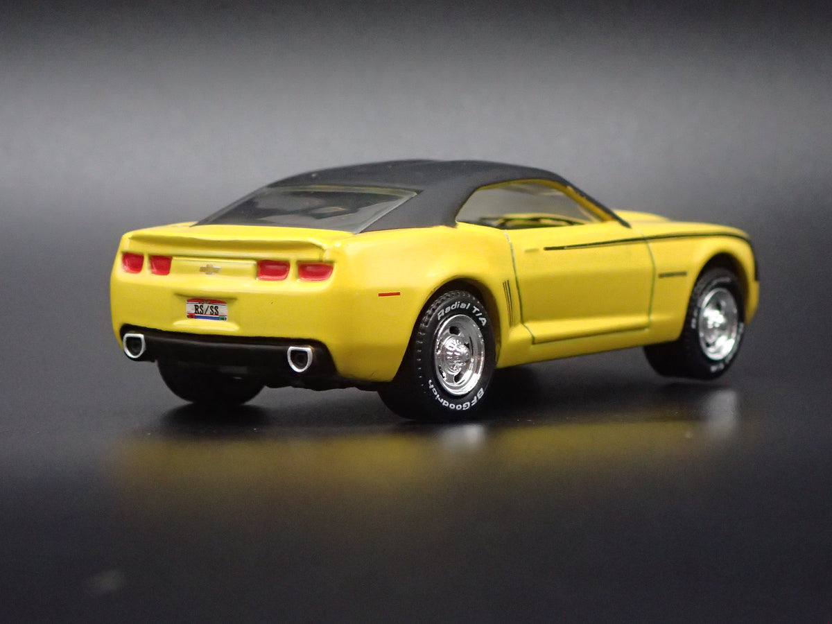 2010-2015 CHEVY CHEVROLET CAMARO YELLOW 1:64 SCALE DIORAMA DIECAST MODEL CAR