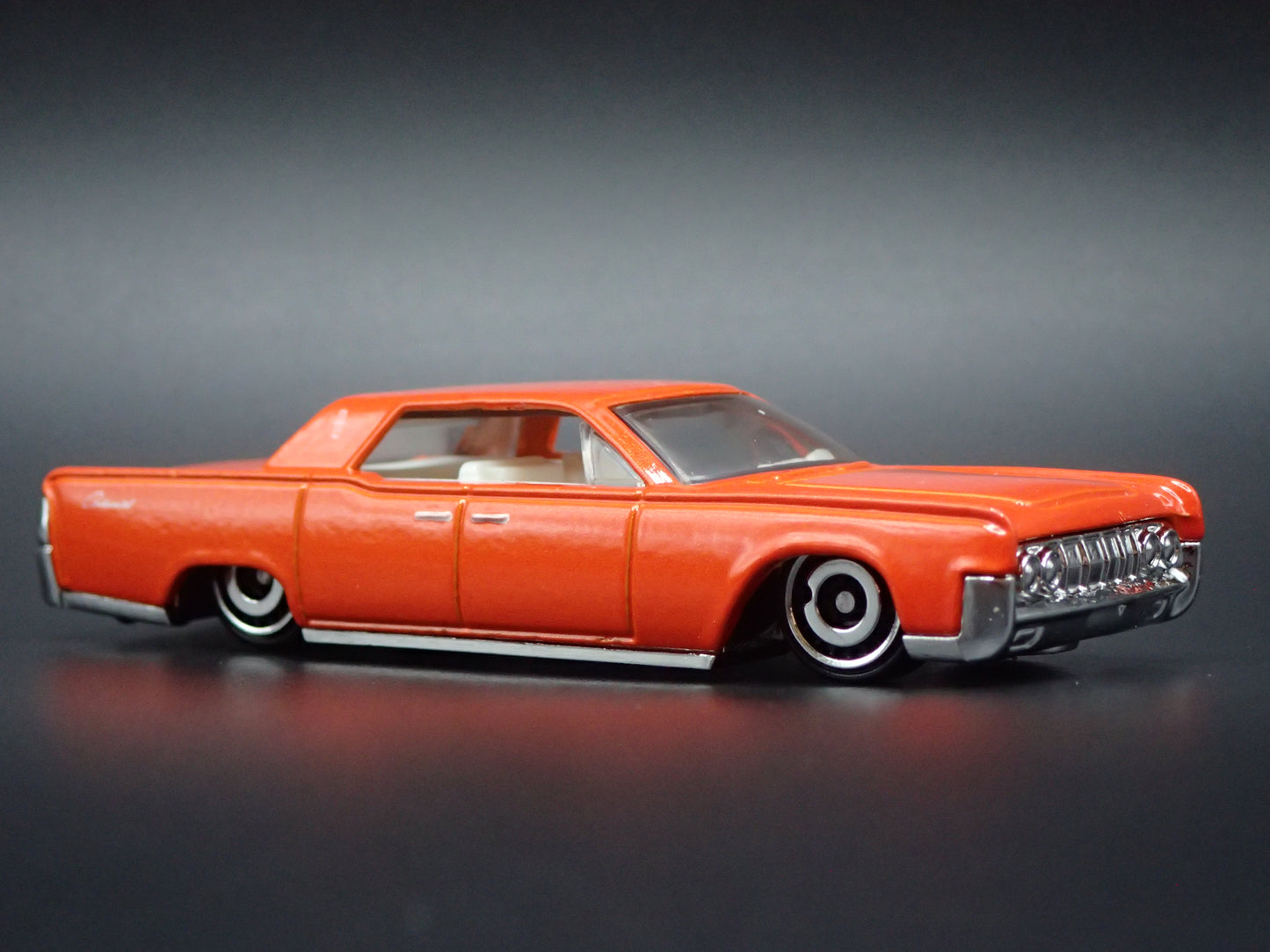 1964 64 LINCOLN CONTINENTAL 1:64 SCALE COLLECTIBLE DIORAMA DIECAST MODEL CAR
