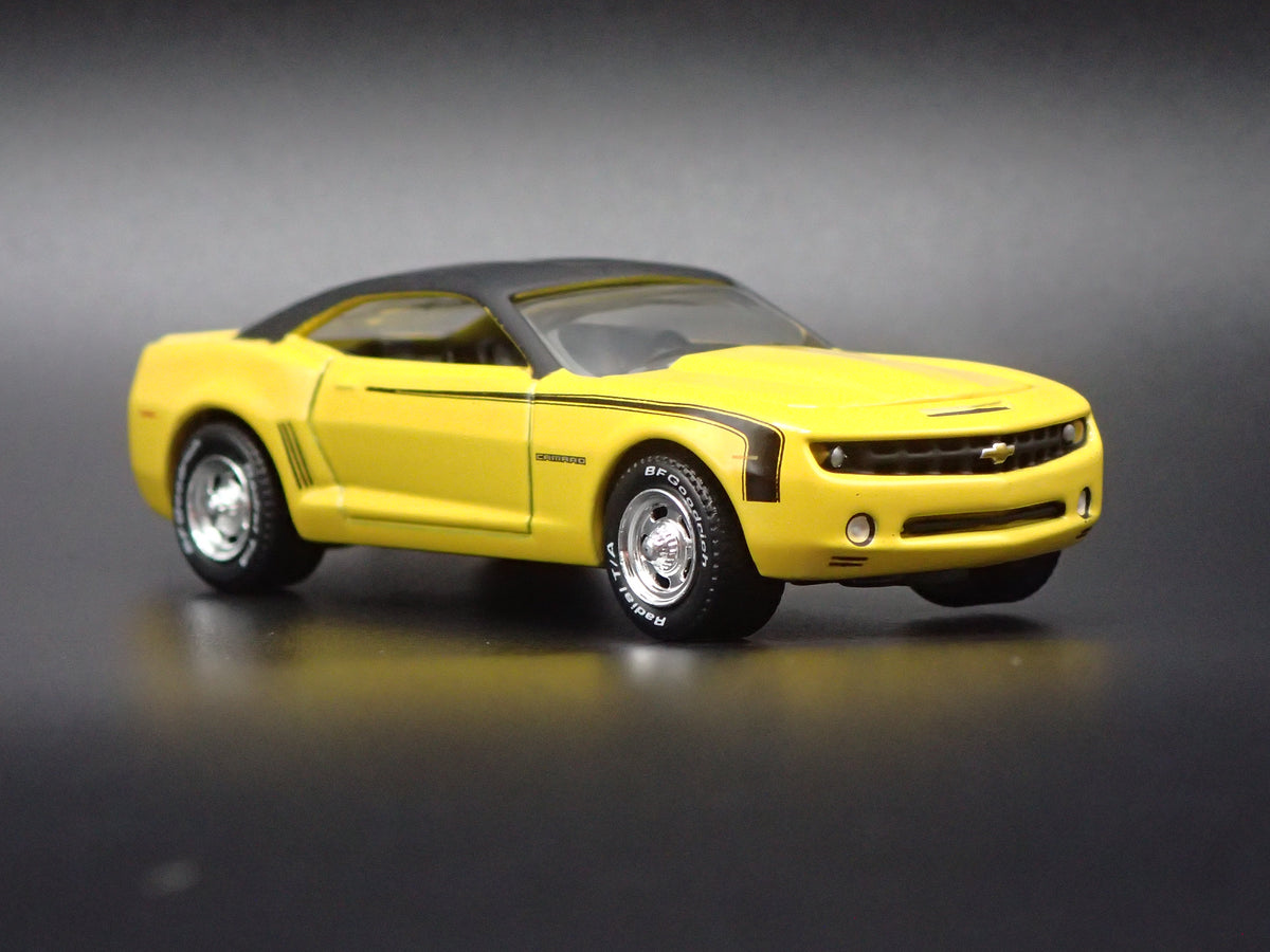 2010-2015 CHEVY CHEVROLET CAMARO YELLOW 1:64 SCALE DIORAMA DIECAST MODEL CAR