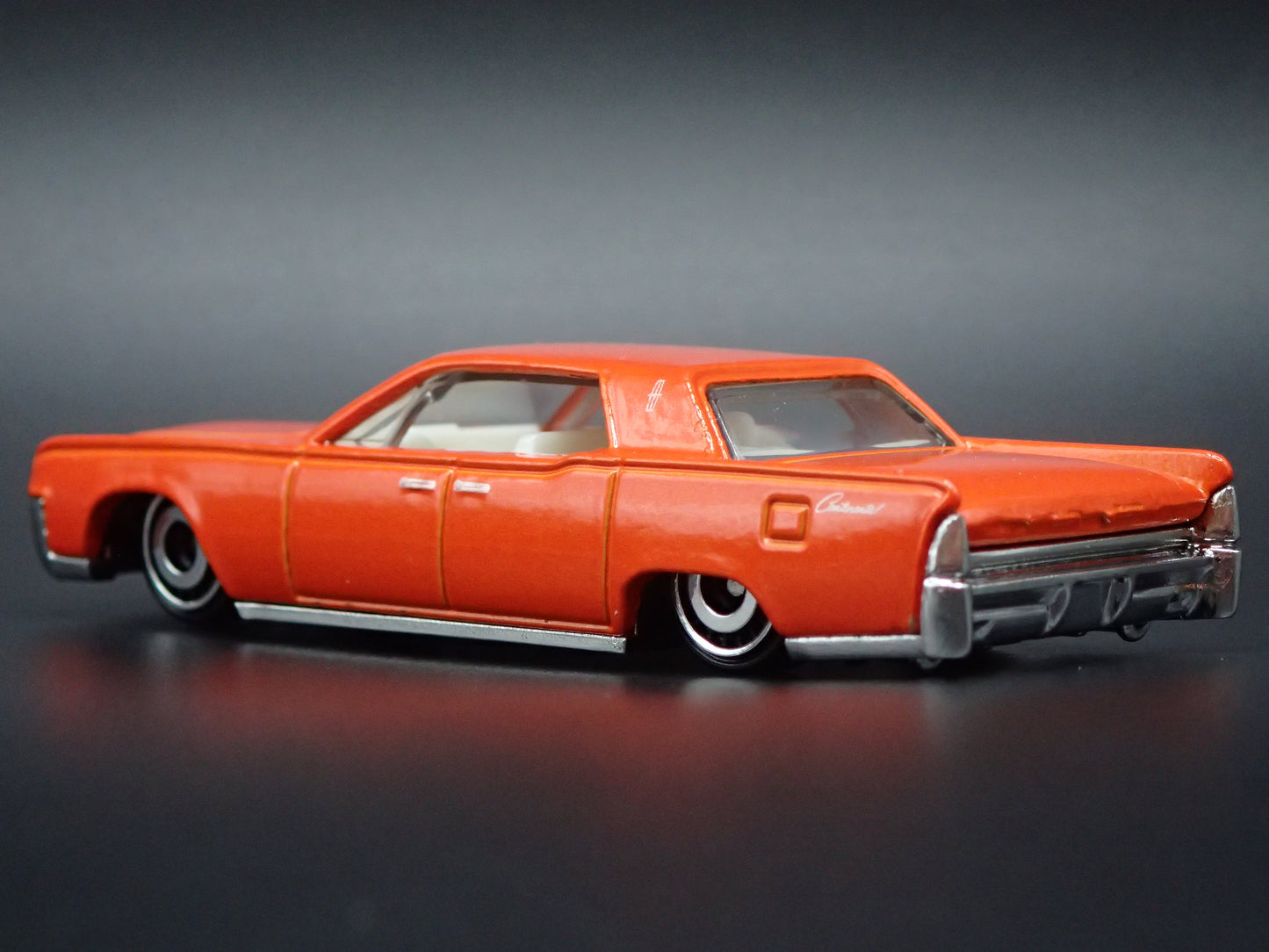 1964 64 LINCOLN CONTINENTAL 1:64 SCALE COLLECTIBLE DIORAMA DIECAST MODEL CAR