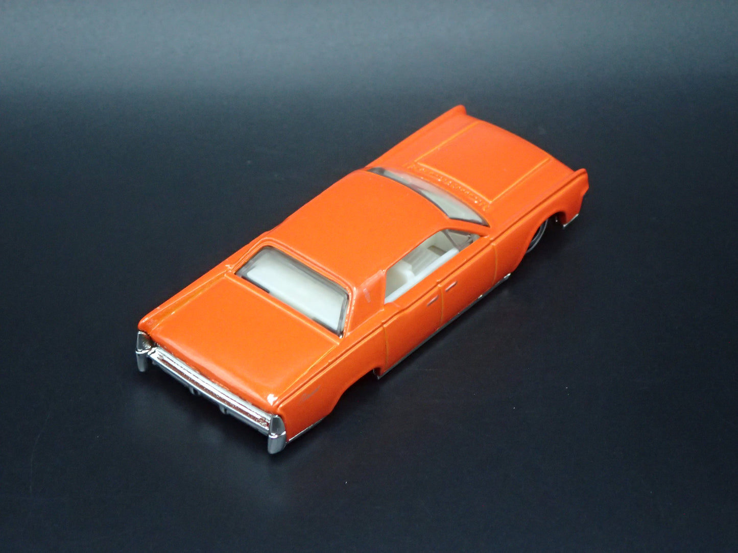 1964 64 LINCOLN CONTINENTAL 1:64 SCALE COLLECTIBLE DIORAMA DIECAST MODEL CAR