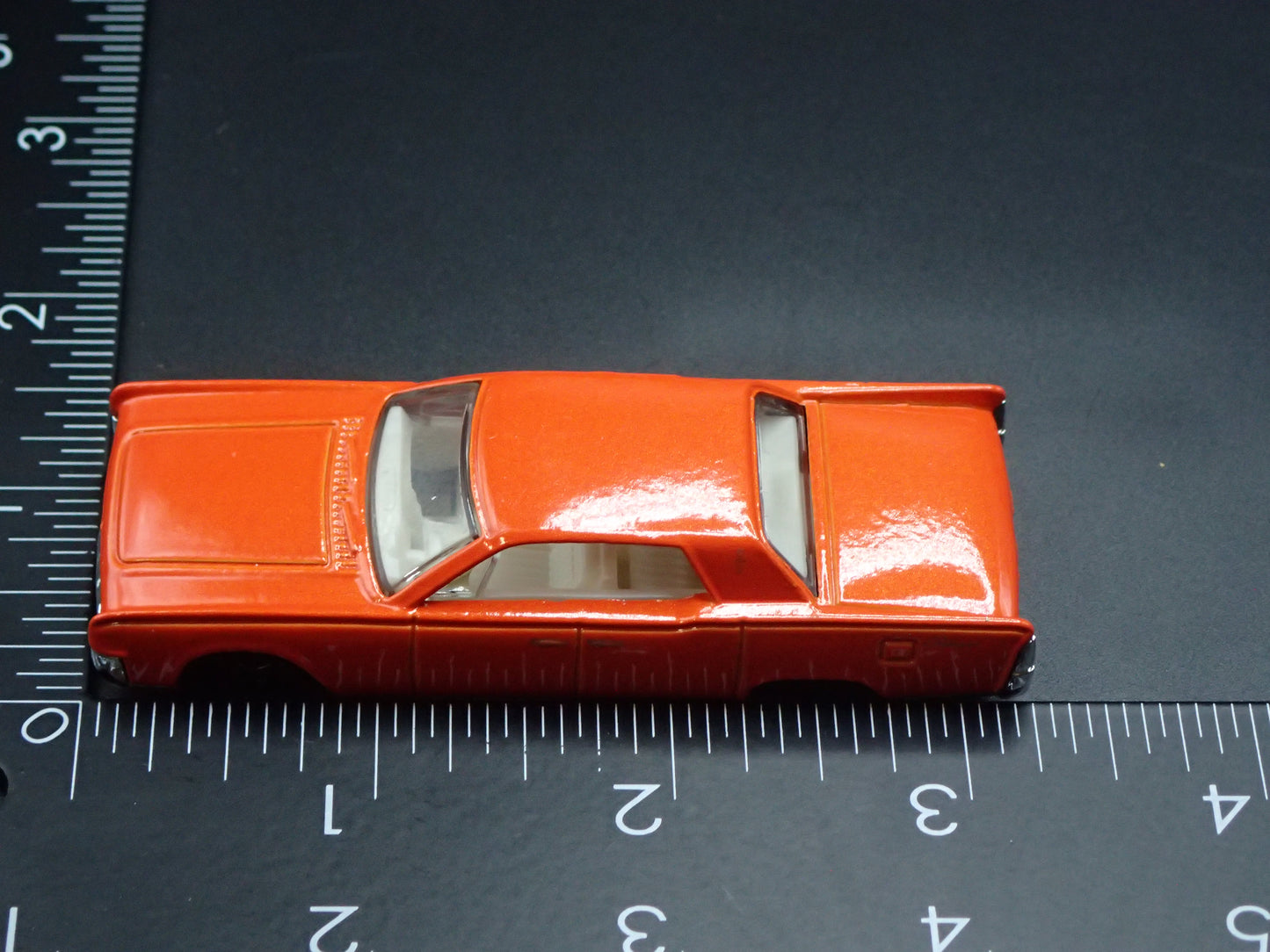 1964 64 LINCOLN CONTINENTAL 1:64 SCALE COLLECTIBLE DIORAMA DIECAST MODEL CAR