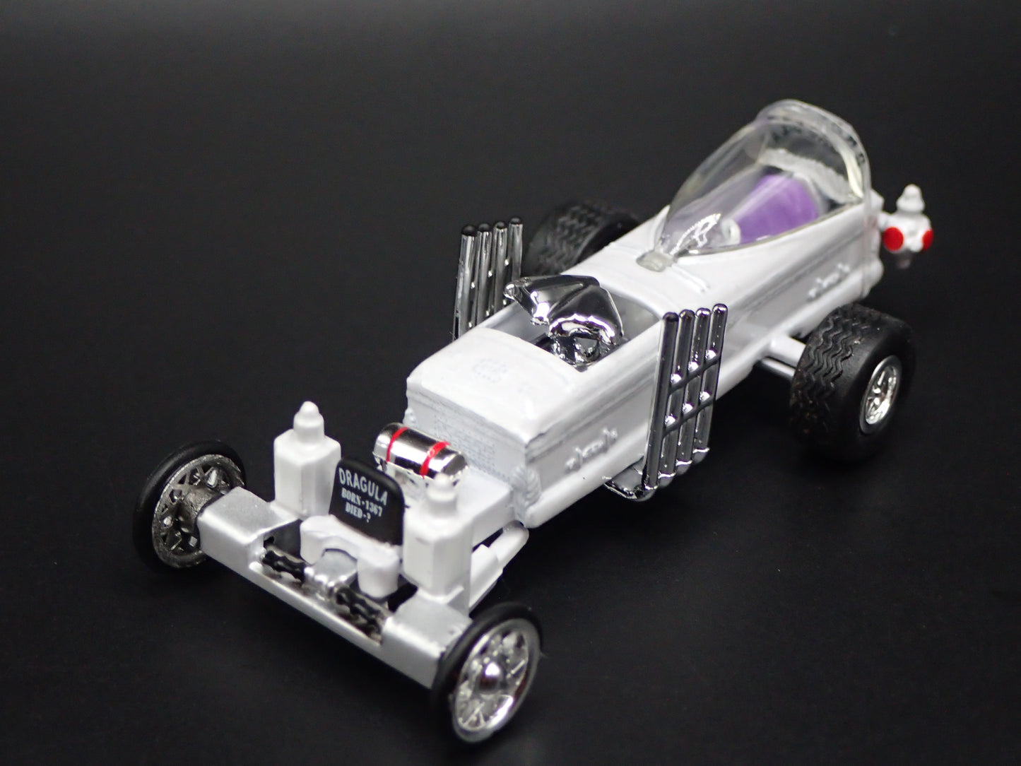 BARRIS THE DRAGULA MUNSTERS WHITE CHASE 1:64 SCALE DIORAMA DIECAST MODEL CAR