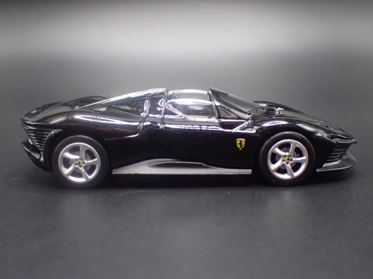 2023 23 FERRARI DAYTONA SP3 BLACK 1:64 SCALE COLLECTIBLE DIORAMA DIECAST MODEL CAR
