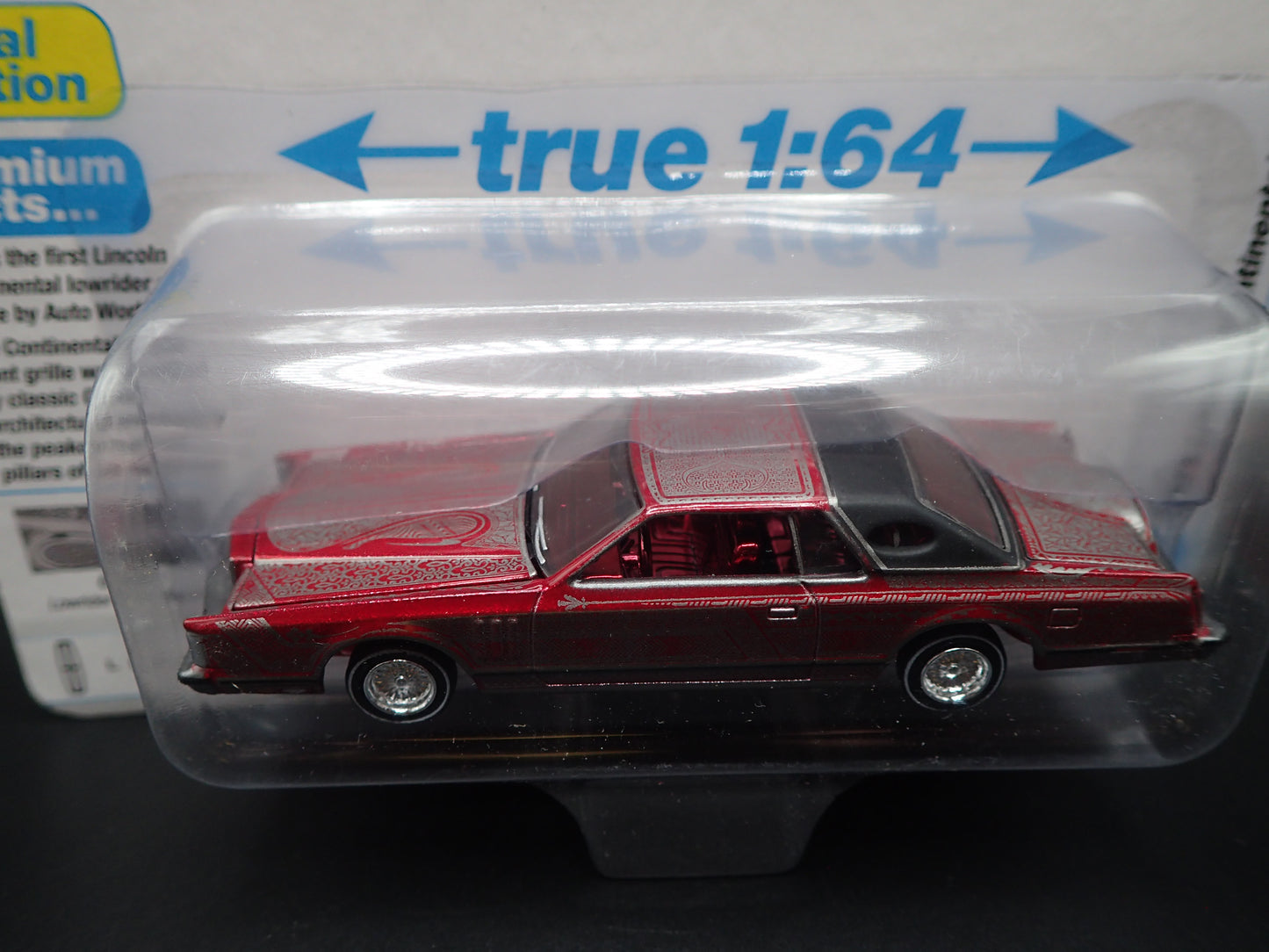 2024 AUTO WORLD ULTRA RED CHASE 1979 LINCOLN CONTINENTAL MARK V LUXURY 6A CHASE