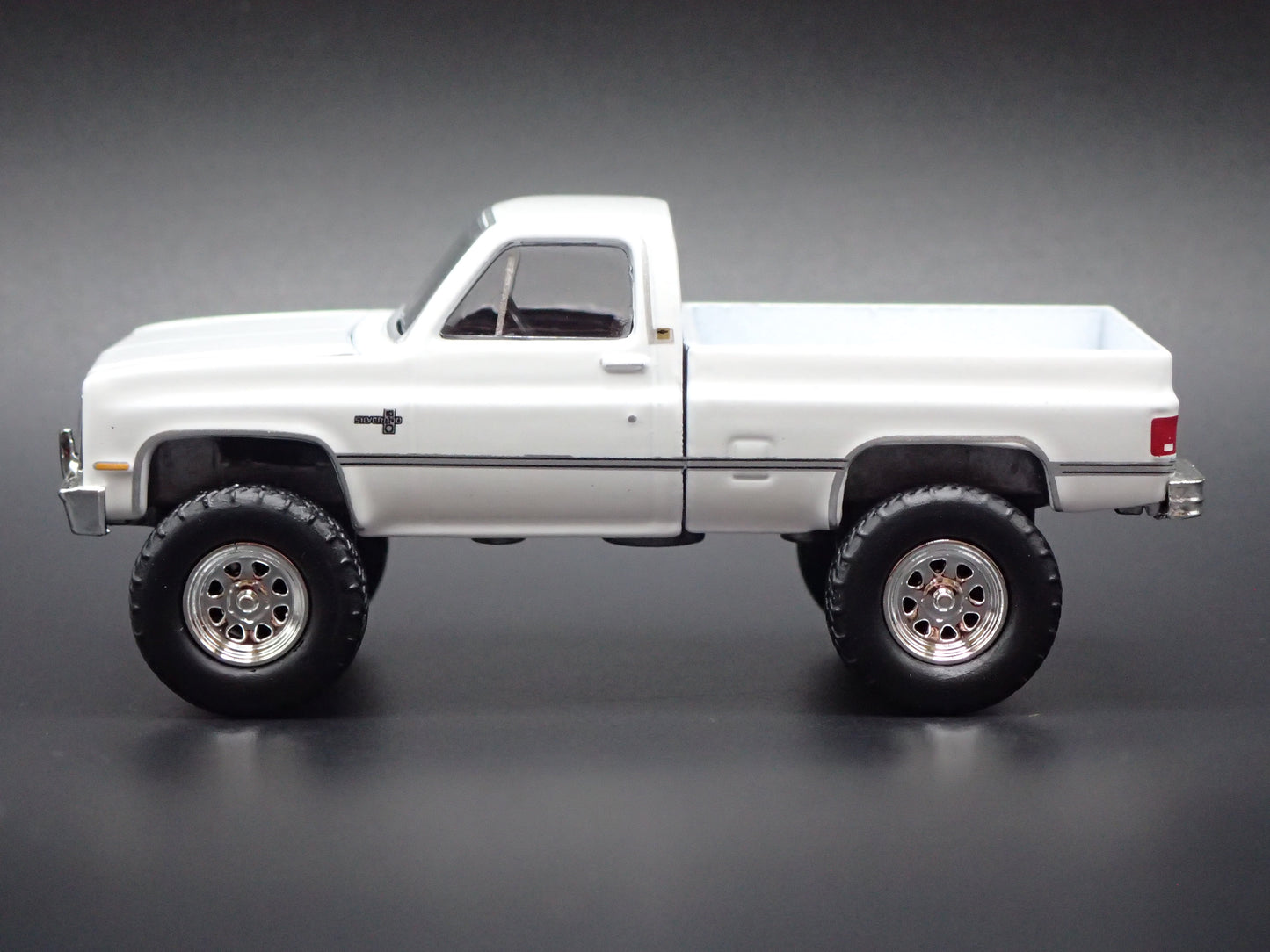 1981 81 CHEVY CHEVROLET K10 4x4 PICKUP TRUCK WHITE 1/64 SCALE DIECAST MODEL CAR