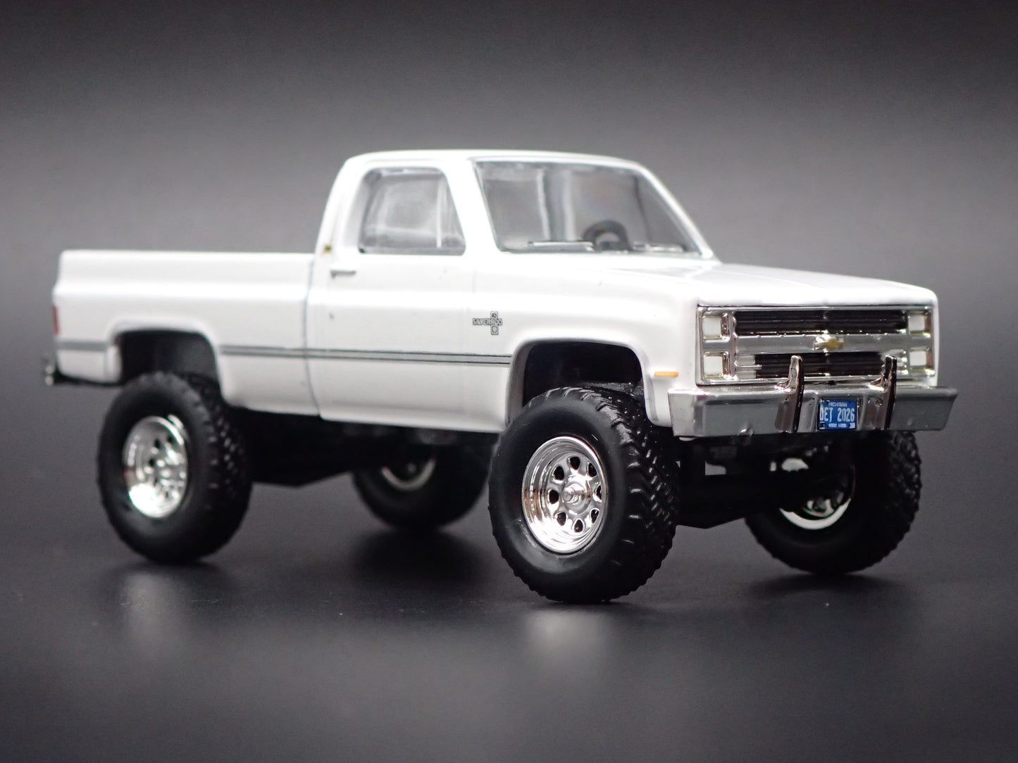 1981 81 CHEVY CHEVROLET K10 4x4 PICKUP TRUCK WHITE 1/64 SCALE DIECAST MODEL CAR