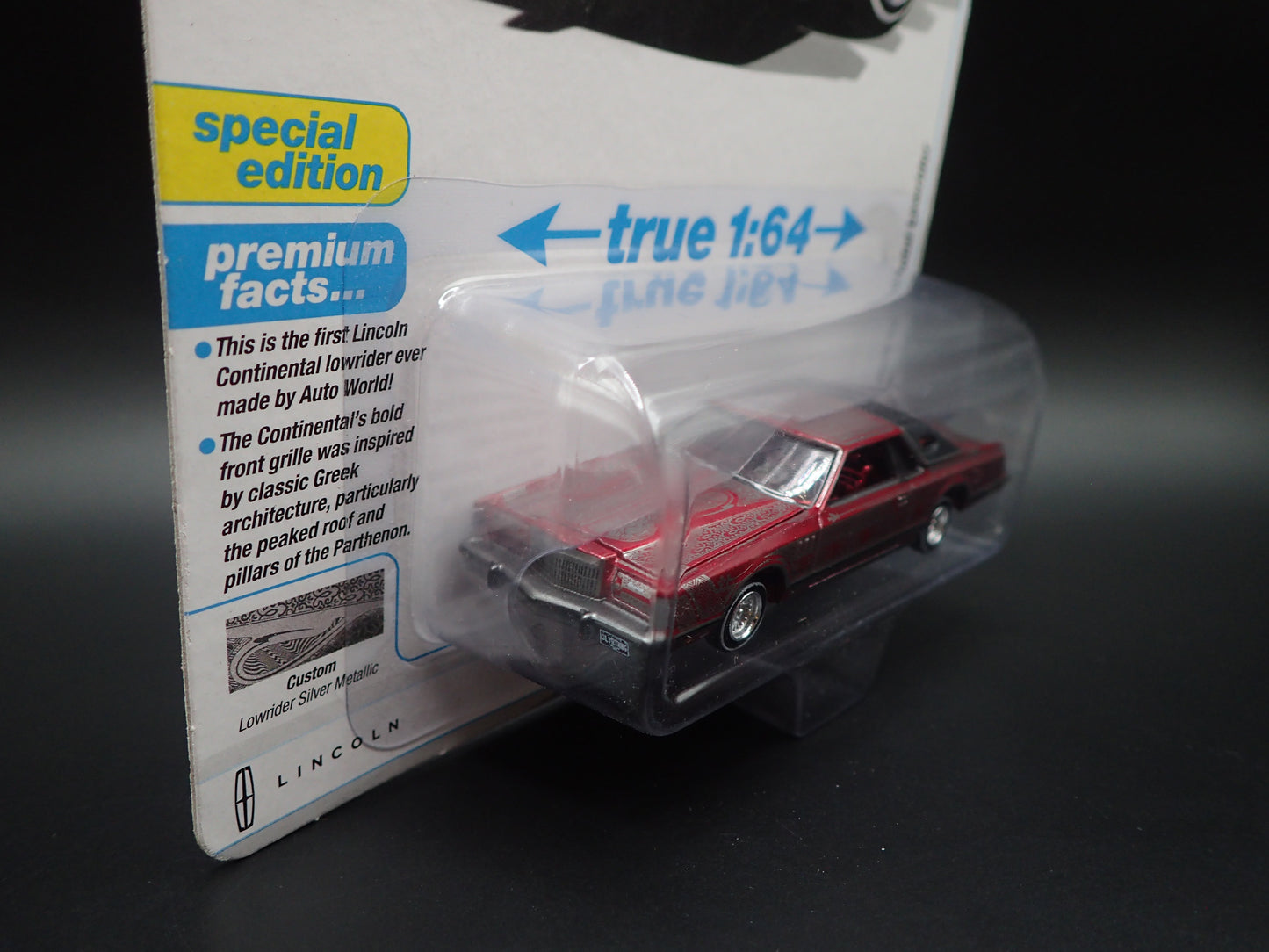 2024 AUTO WORLD ULTRA RED CHASE 1979 LINCOLN CONTINENTAL MARK V LUXURY 6A CHASE