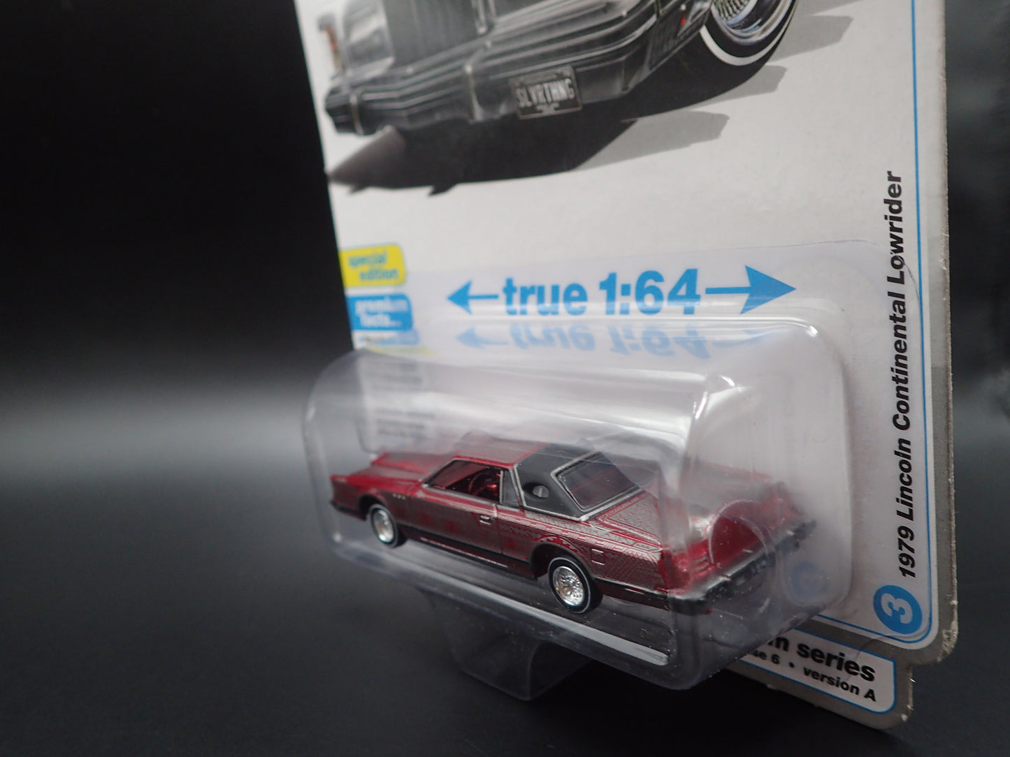 2024 AUTO WORLD ULTRA RED CHASE 1979 LINCOLN CONTINENTAL MARK V LUXURY 6A CHASE