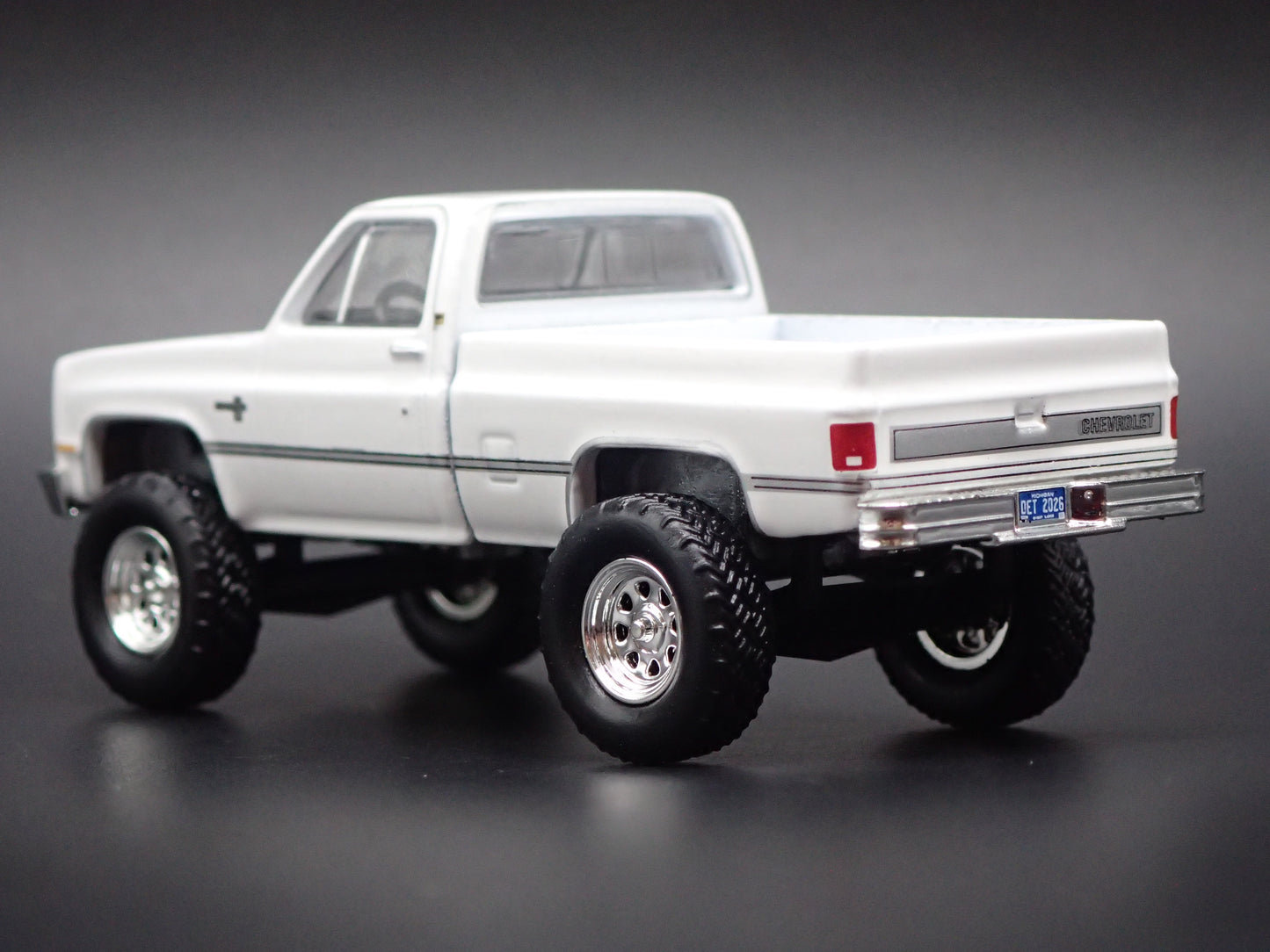 1981 81 CHEVY CHEVROLET K10 4x4 PICKUP TRUCK WHITE 1/64 SCALE DIECAST MODEL CAR