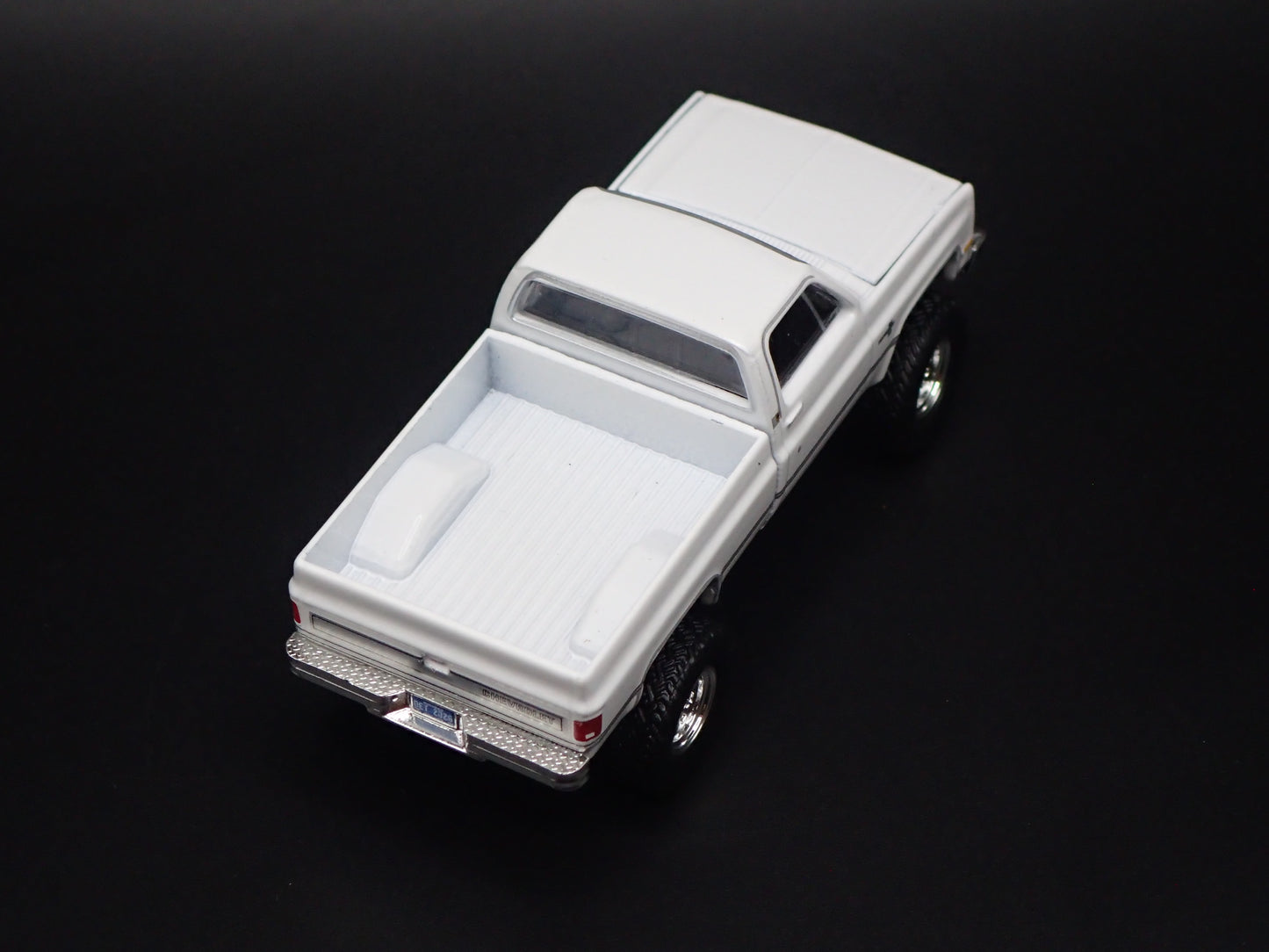 1981 81 CHEVY CHEVROLET K10 4x4 PICKUP TRUCK WHITE 1/64 SCALE DIECAST MODEL CAR