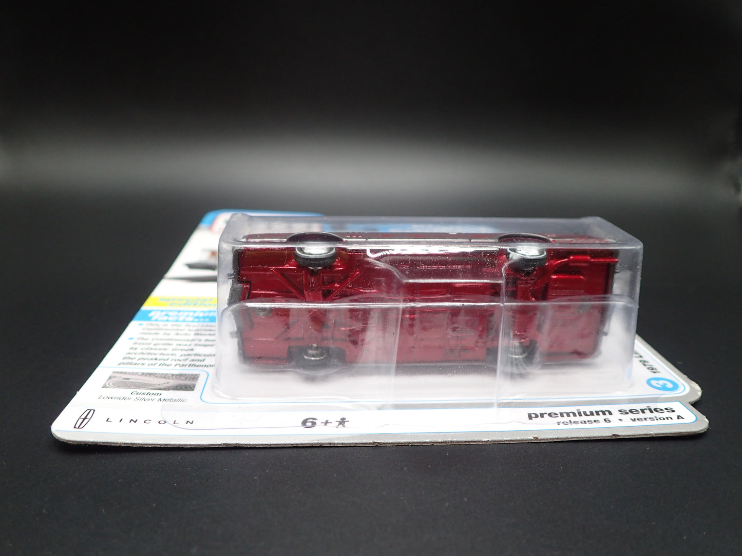 2024 AUTO WORLD ULTRA RED CHASE 1979 LINCOLN CONTINENTAL MARK V LUXURY 6A CHASE