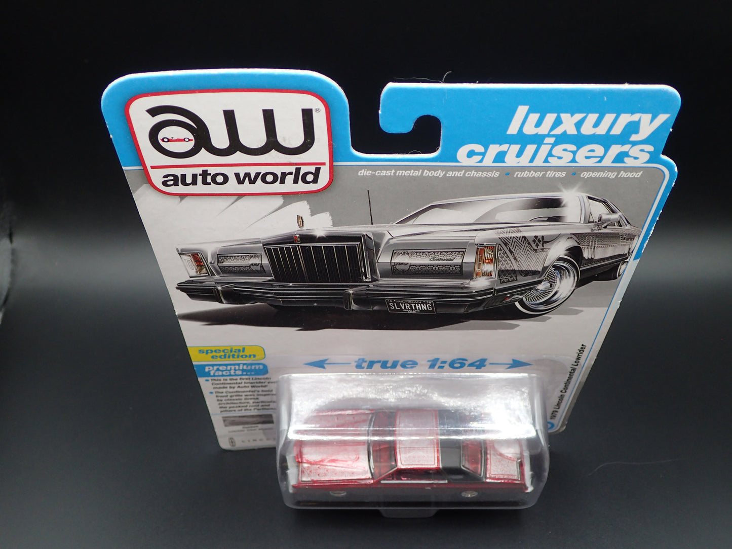 2024 AUTO WORLD ULTRA RED CHASE 1979 LINCOLN CONTINENTAL MARK V LUXURY 6A CHASE